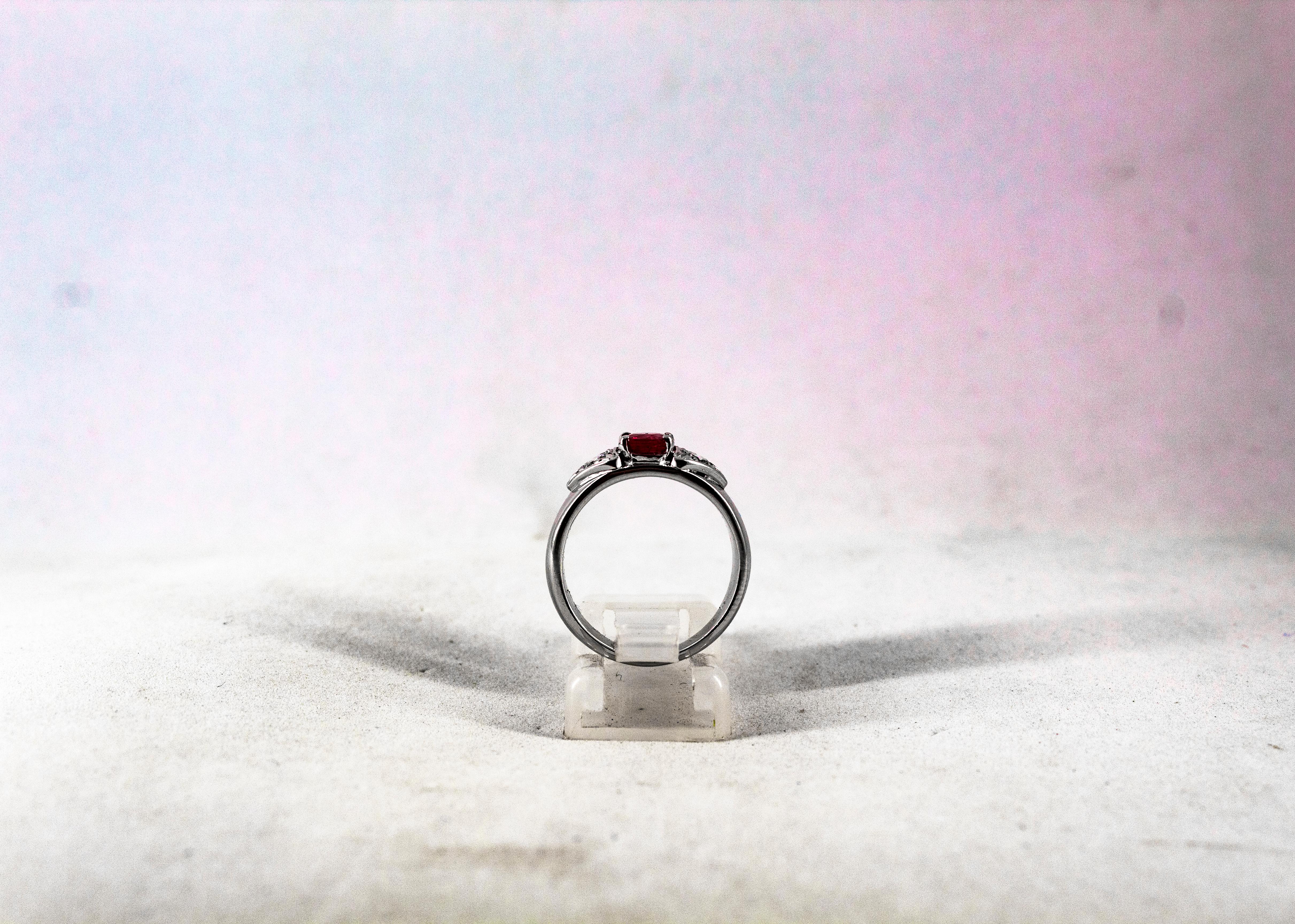 Art Deco Stil 1,15 Karat Weißer Diamant im Ovalschliff Rubin Weißgold Cocktail-Ring im Angebot 1