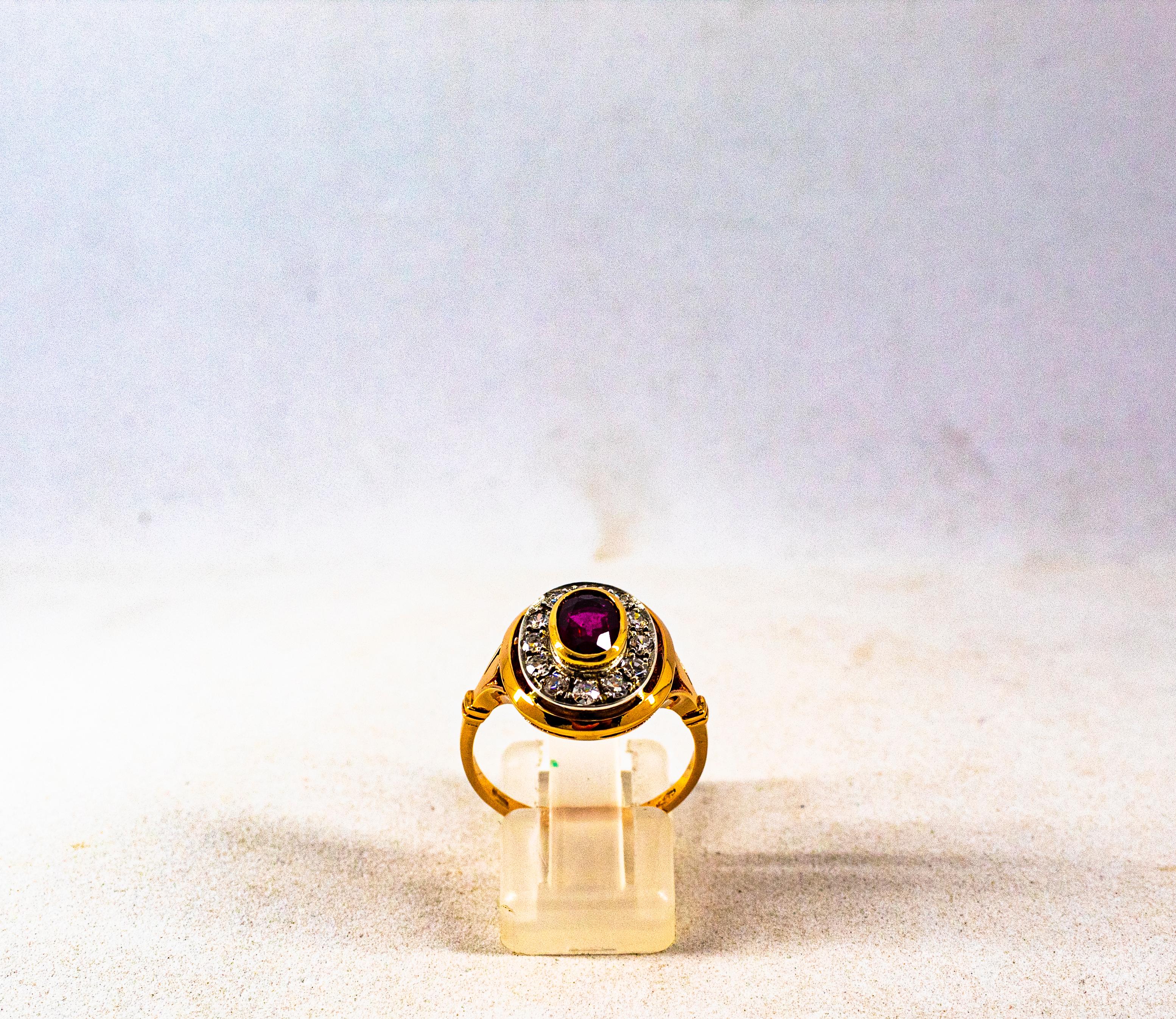 Anillo de cóctel de oro amarillo con diamante blanco talla oval de 1.15 quilates y rubí estilo art déco Art Decó
