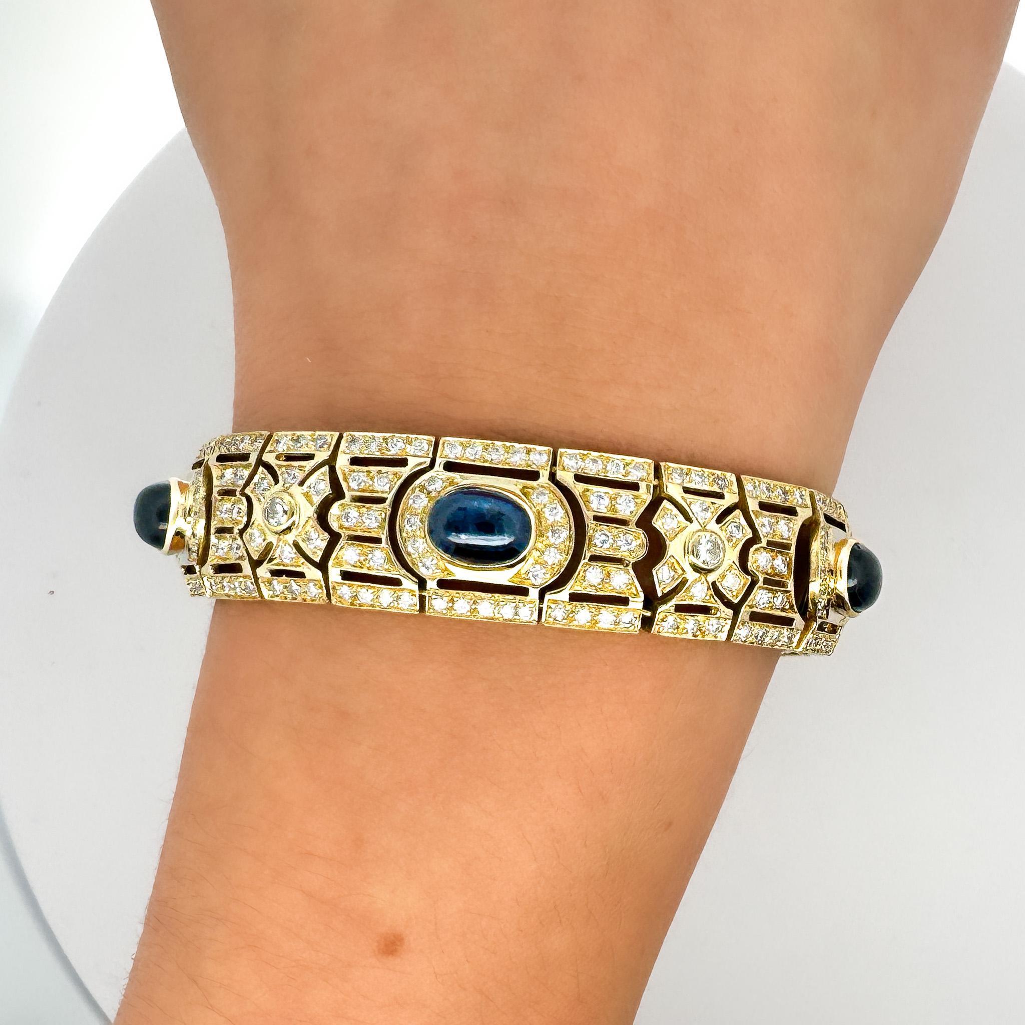 Art Deco Style 12 Carat Cabochon Sapphire & Diamond 18K Gold Bracelet Art Decó en venta