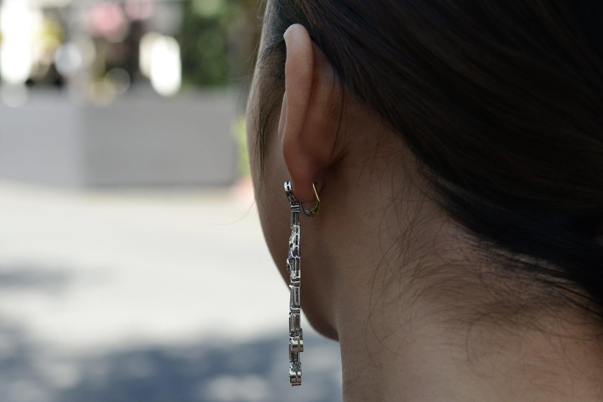 Chandelier-Ohrringe im Art-déco-Stil mit 12 Karat Diamanten (Rundschliff) im Angebot