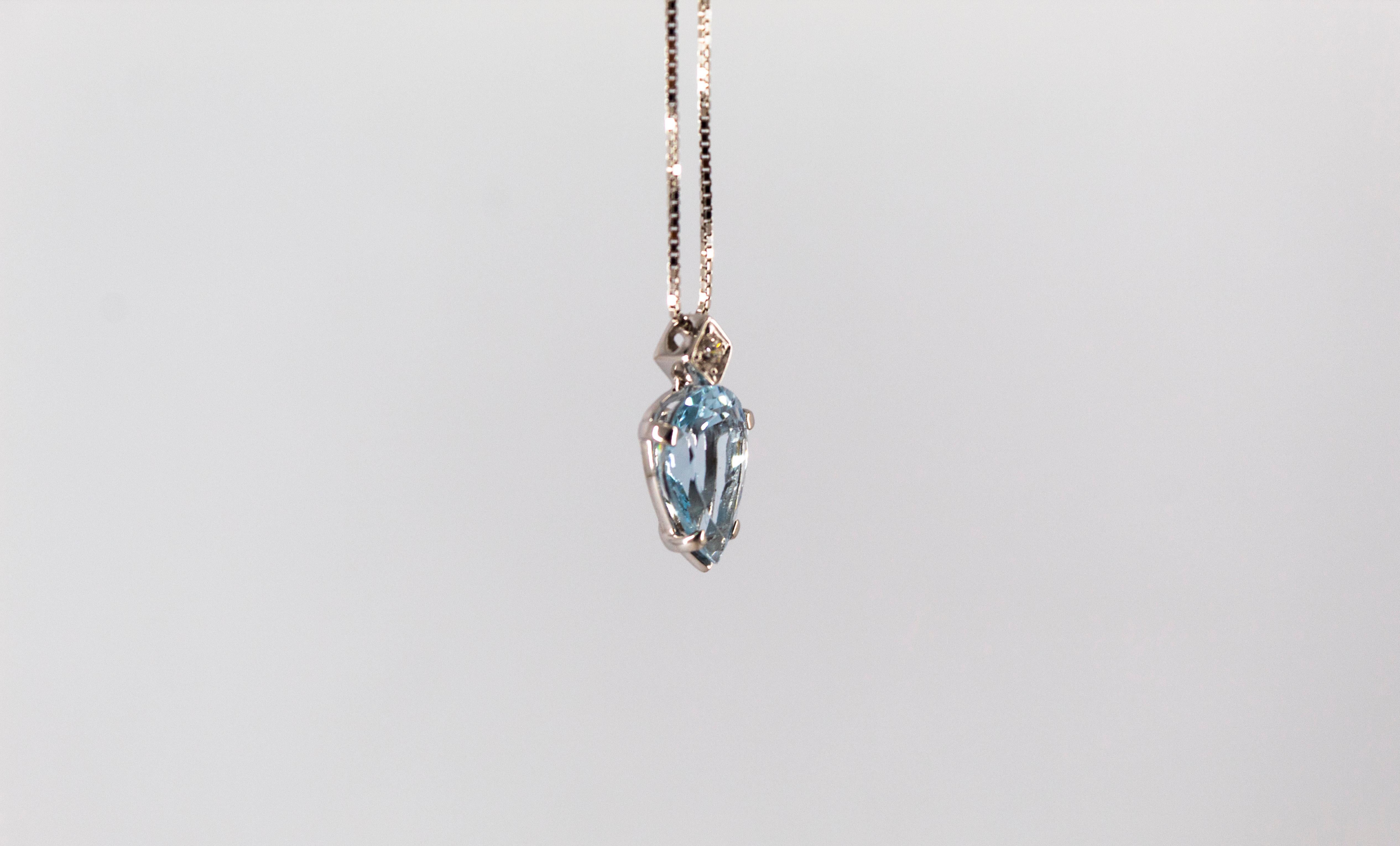 Women's or Men's Art Deco Style 1.20 Carat Aquamarine 0.03 Carat Diamond White Gold Necklace For Sale