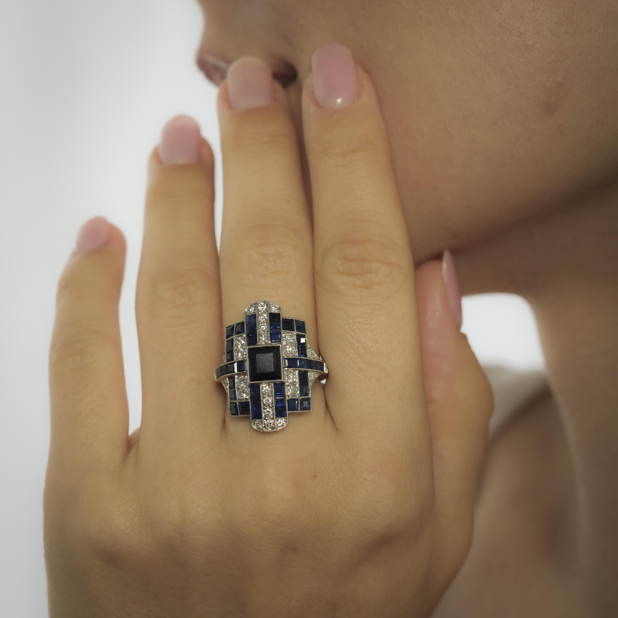 Donna Anello cocktail in platino con zaffiro e diamante da 1,24 carati in stile Art Deco in vendita