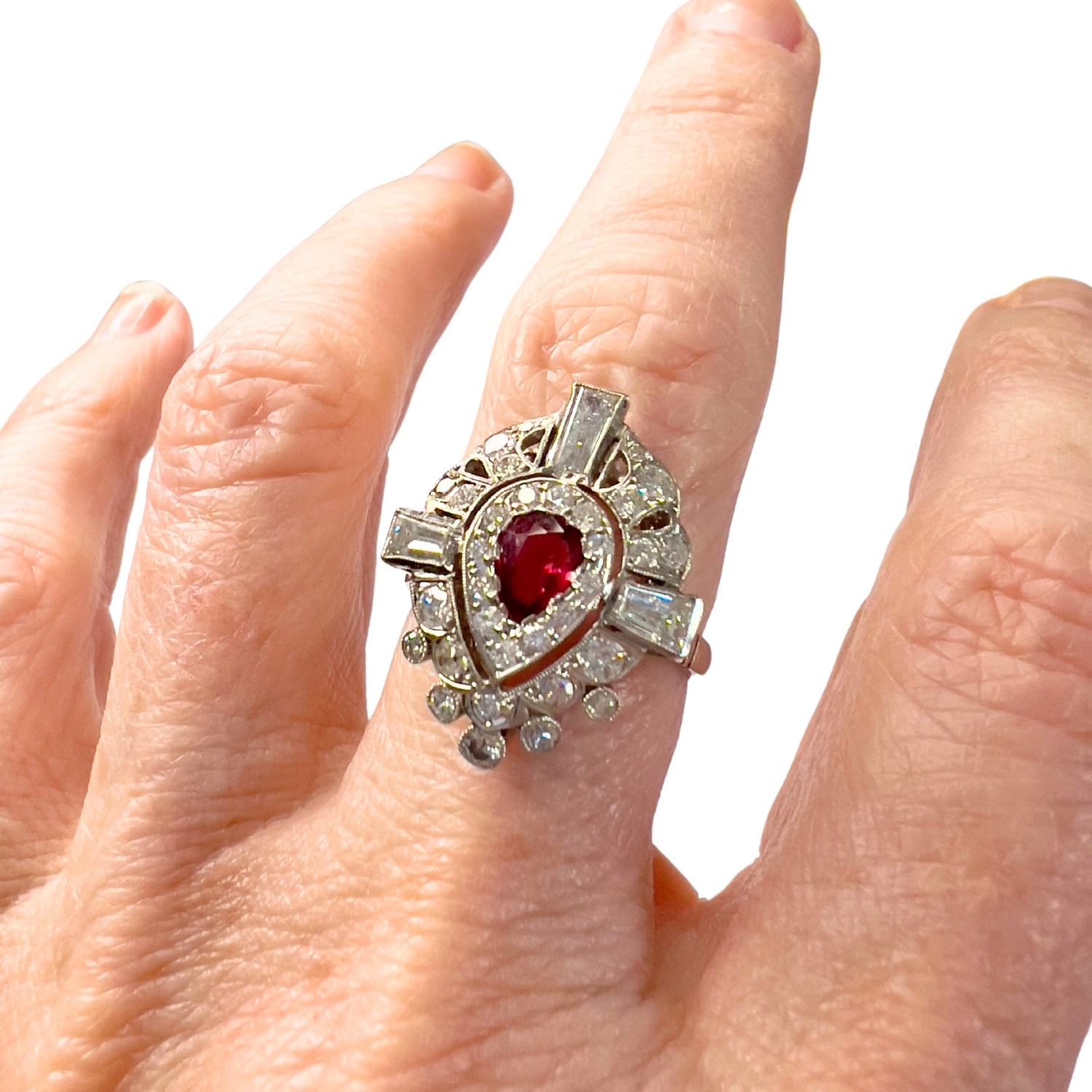 Art Deco Style 1.30 ct Diamonds and Ruby  Platinum 950 Ring Art Decó en venta
