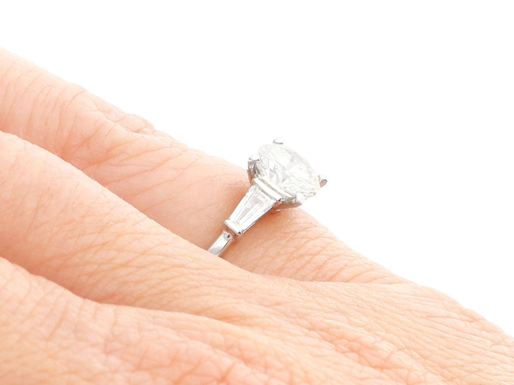 Solitär-Ring im Art-déco-Stil, GIA-zertifiziert 1,38 Karat Diamant und Weißgold im Angebot 5