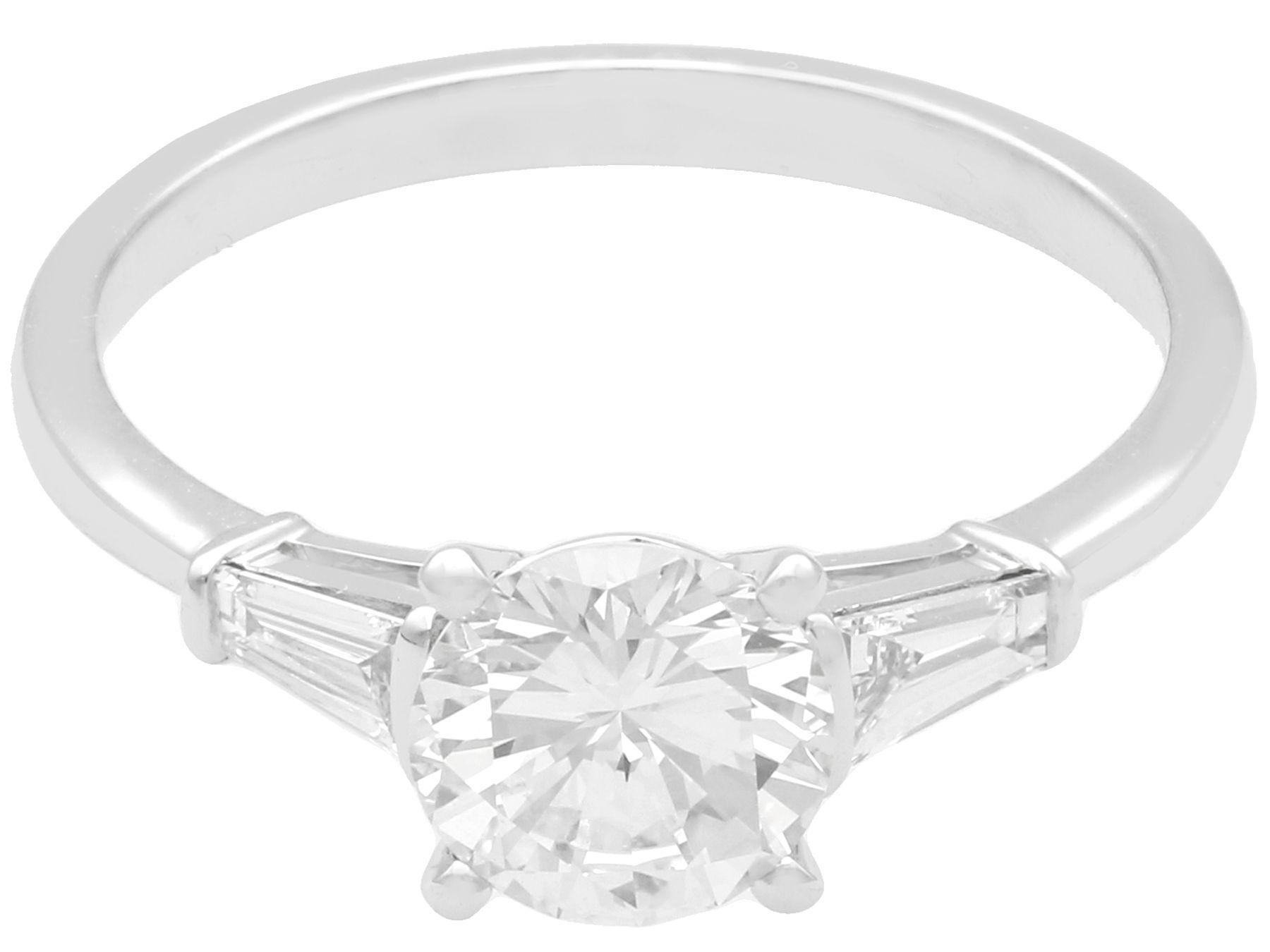 Solitär-Ring im Art-déco-Stil, GIA-zertifiziert 1,38 Karat Diamant und Weißgold (Rundschliff) im Angebot