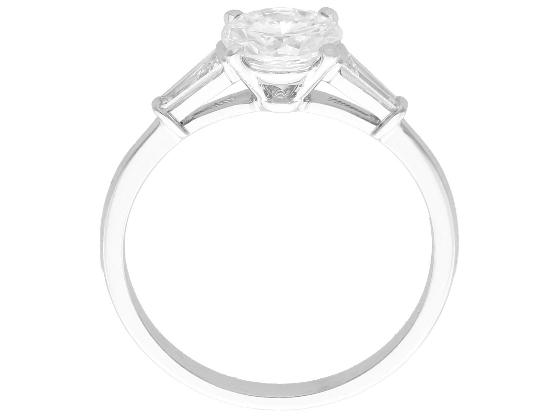 Bague solitaire de style Art déco en or blanc et diamant de 1,38 carat certifié par le GIA en vente 1