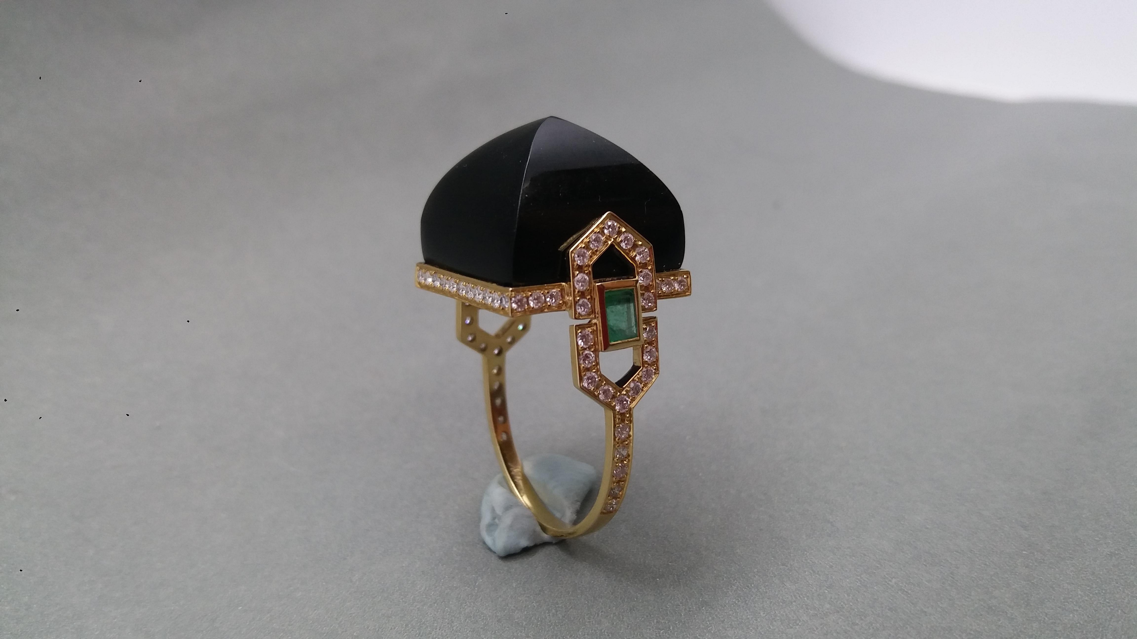Black Onyx Art Deco Pyramid Style 14 Kt Gold Diamonds Emeralds Cocktail Ring In Good Condition In Bangkok, TH