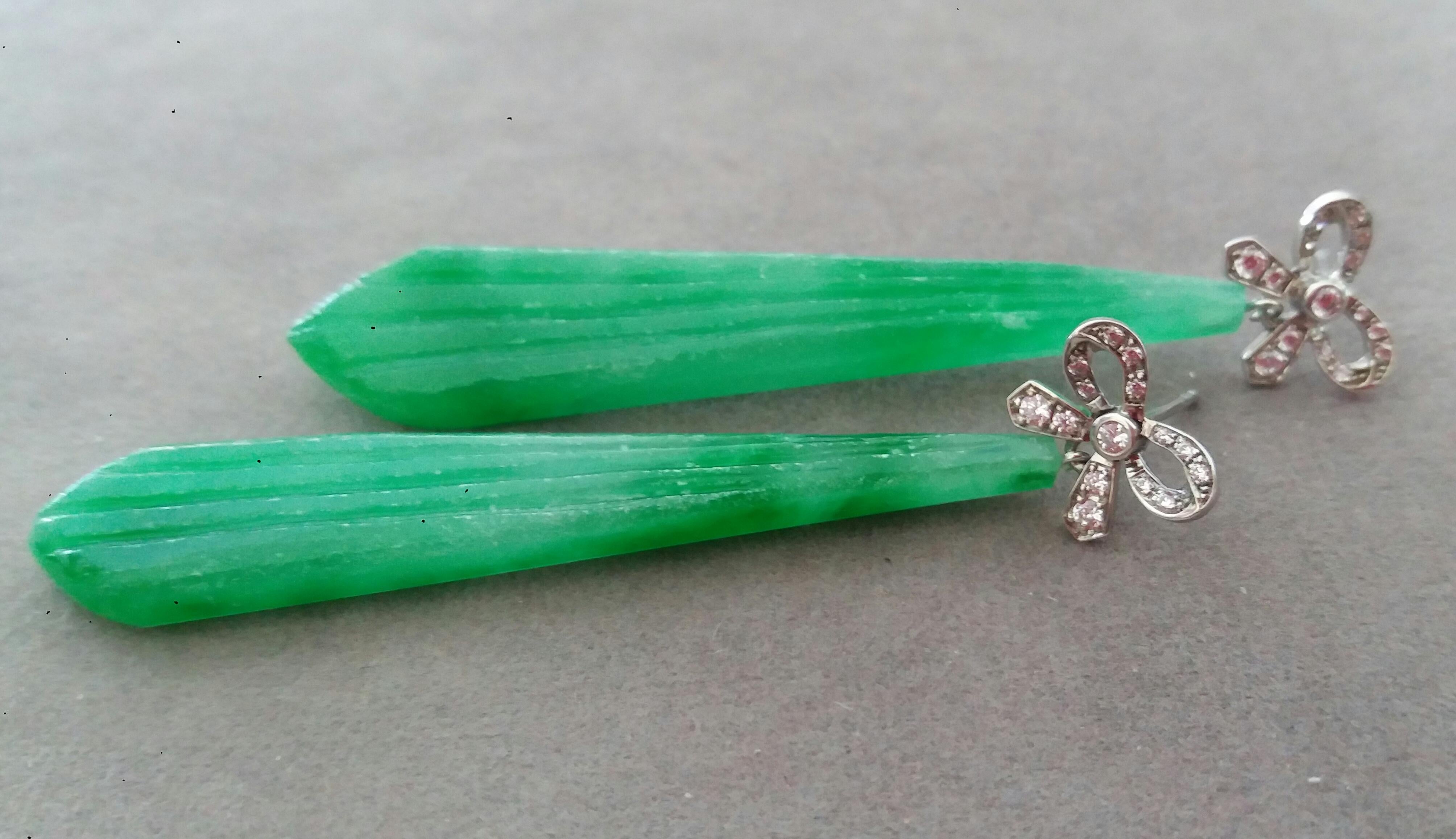 Art Deco Style 14k Gold and Diamonds Bows Engraved Jade Drops Dangle Earrings In Good Condition For Sale In Bangkok, TH