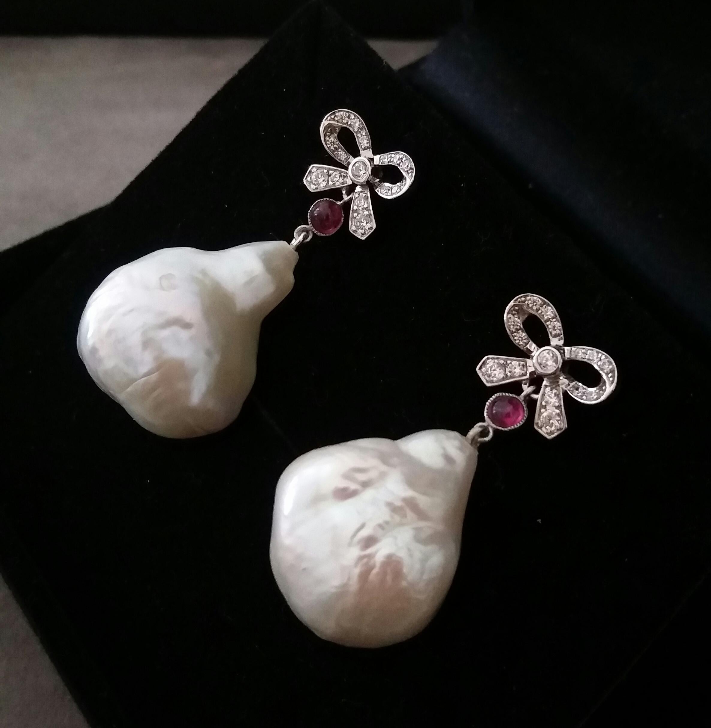Art Deco Style 14k Gold And Diamonds Bows Rubies Baroque Pearls Dangle Earrings For Sale 3