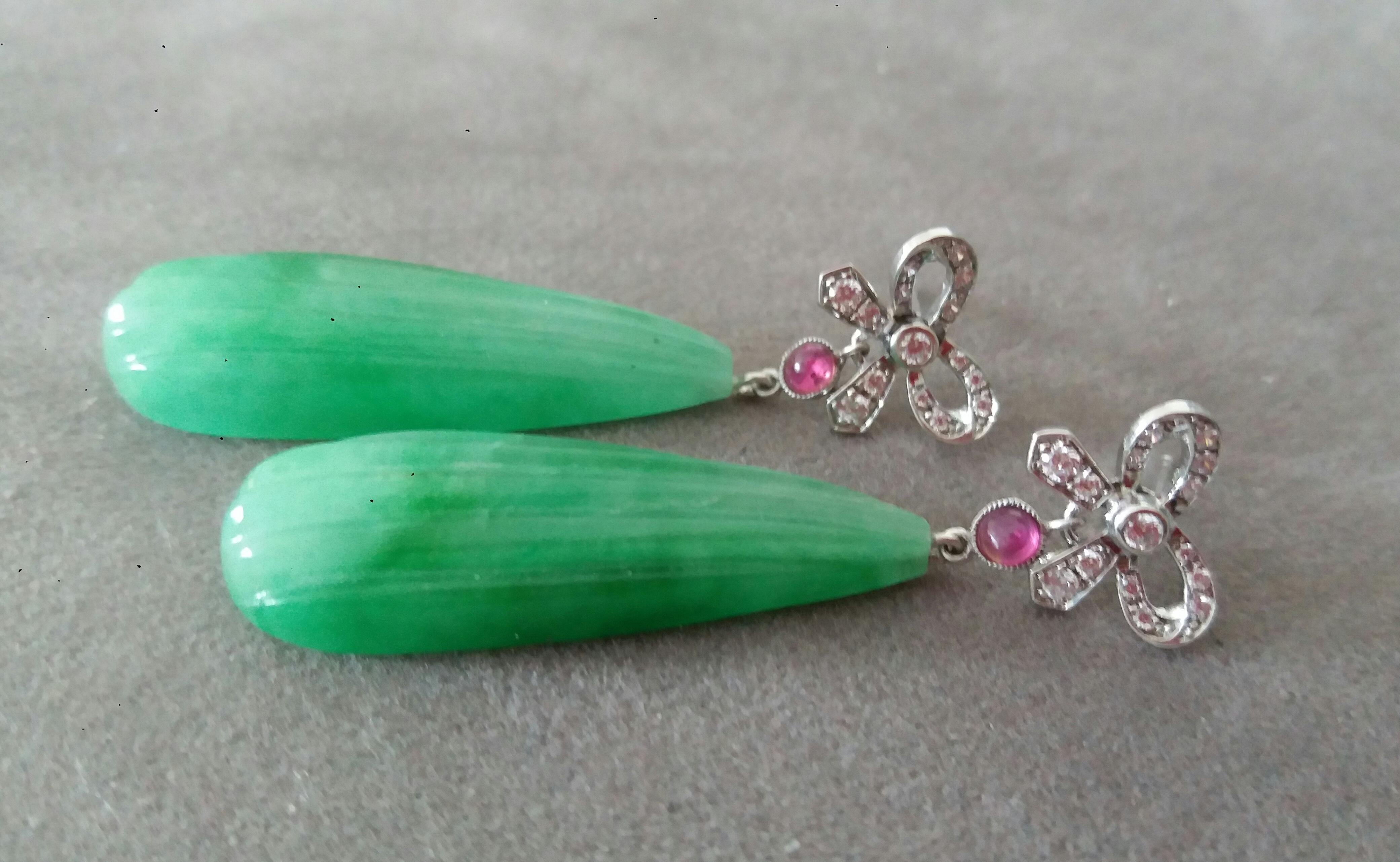 Art Deco Style 14k Gold And Diamonds Bows Rubies Carved Jade Dangle Earrings In Good Condition For Sale In Bangkok, TH