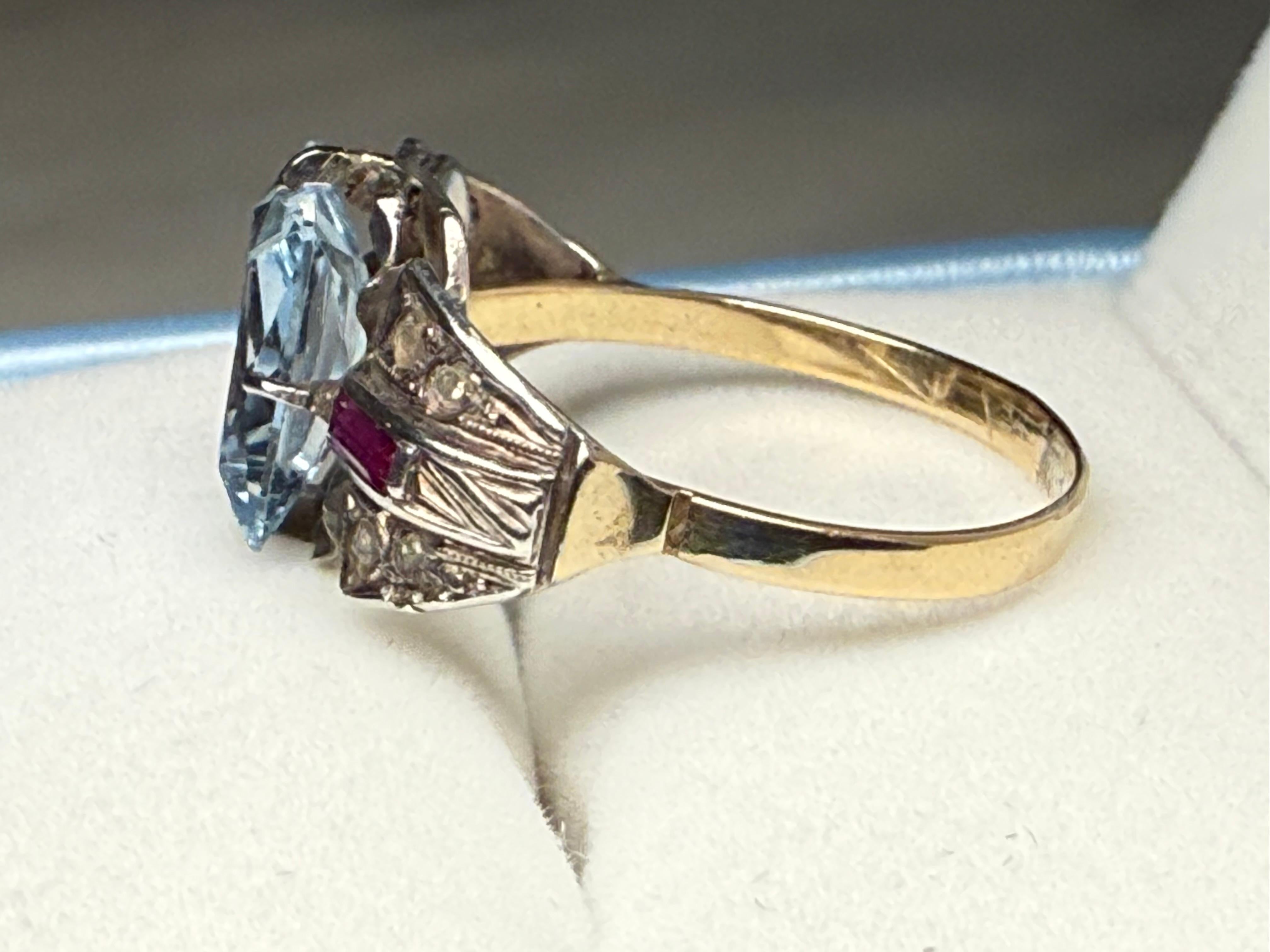 Art Déco Stile Art Deco  Anello con acquamarina in oro 14k in vendita