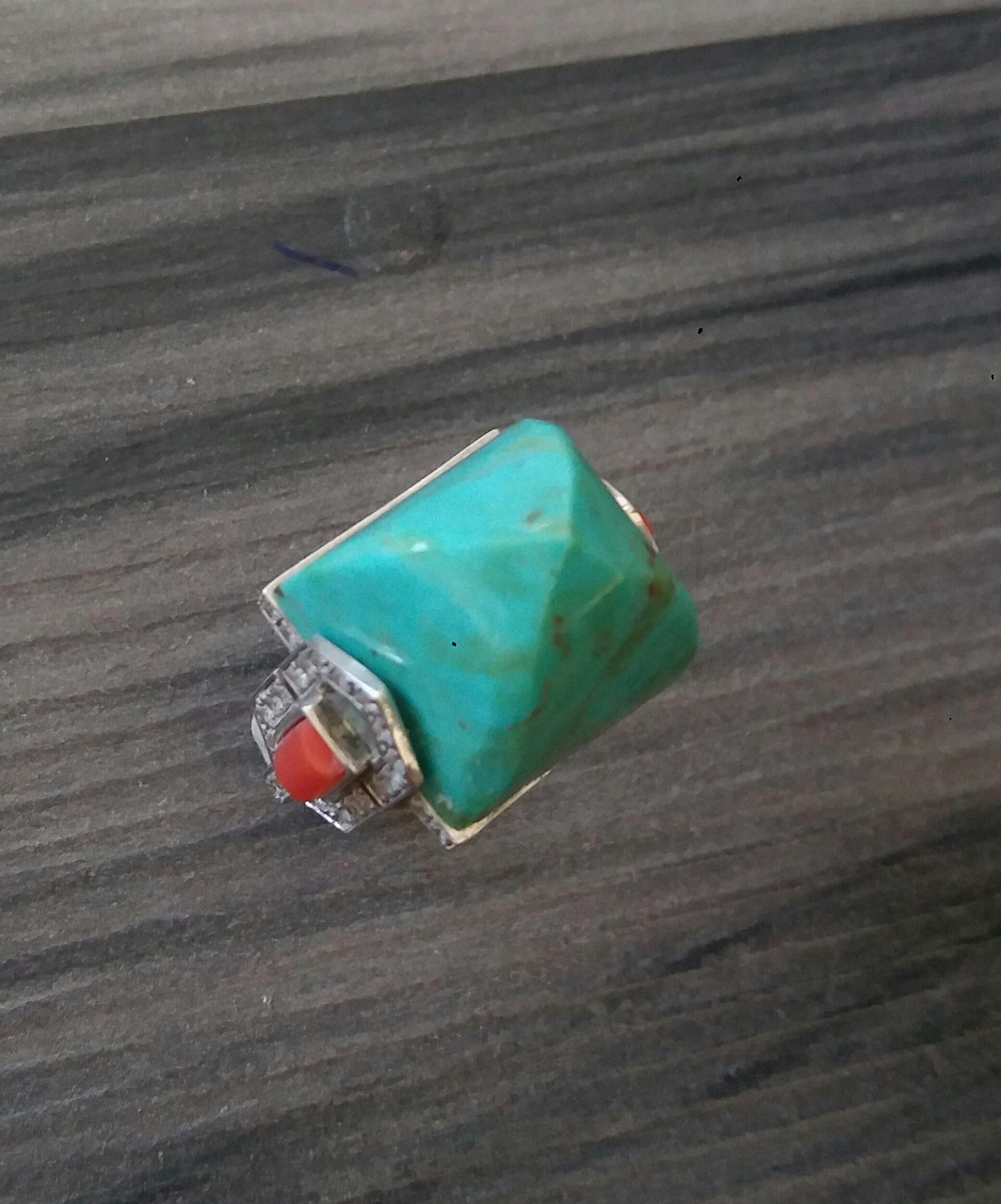 Art Deco Style 22 Carat Turquoise Pyramid 14K Solid Gold Diamonds Cocktail Ring In New Condition For Sale In Bangkok, TH