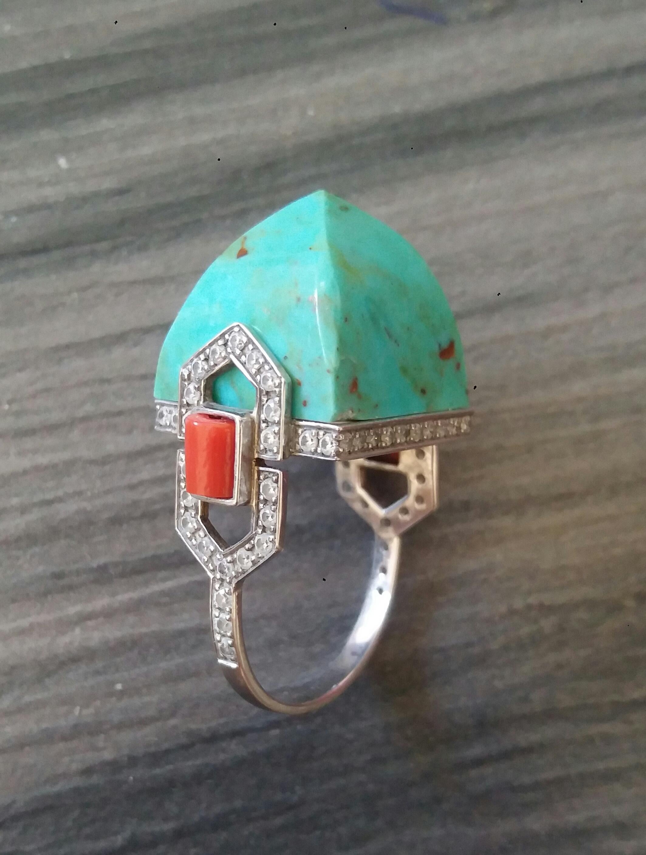 Art Deco Style 22 Carat Turquoise Pyramid 14K Solid Gold Diamonds Cocktail Ring For Sale 2