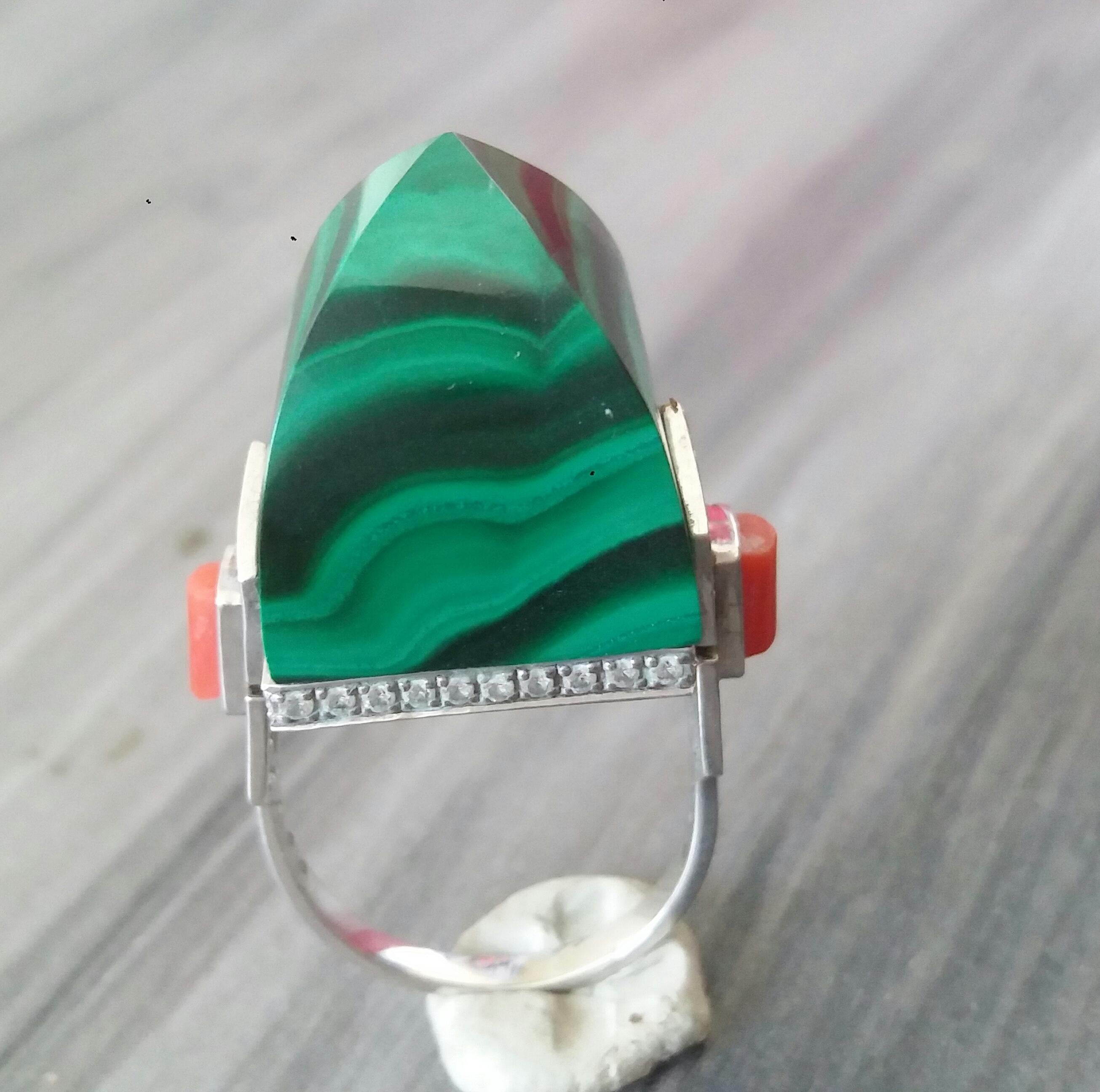 Art Deco Style 14K Solid Gold Diamonds 50 Carat Malachite Pyramid Cocktail Ring In New Condition For Sale In Bangkok, TH