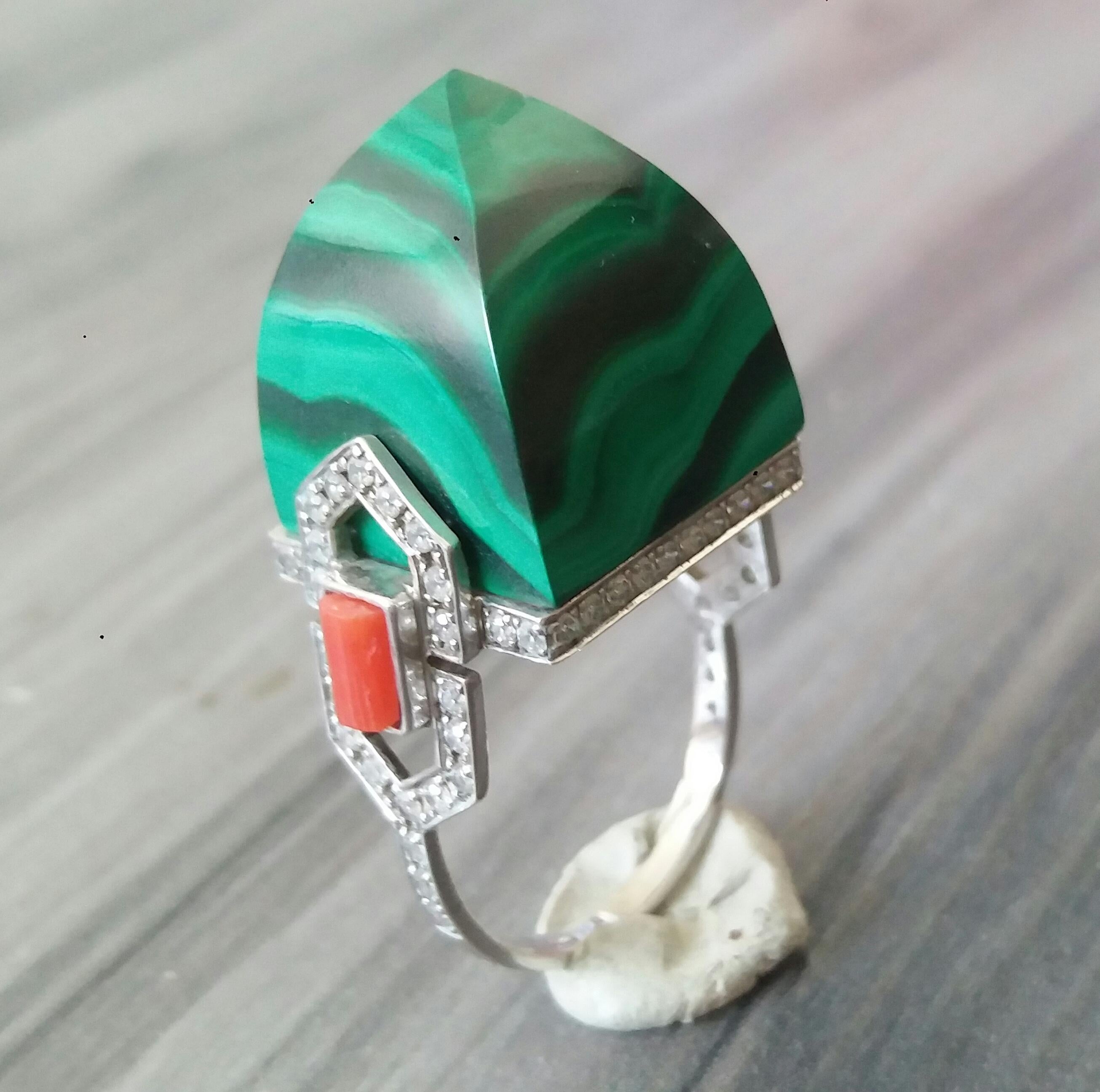 Women's Art Deco Style 14K Solid Gold Diamonds 50 Carat Malachite Pyramid Cocktail Ring For Sale