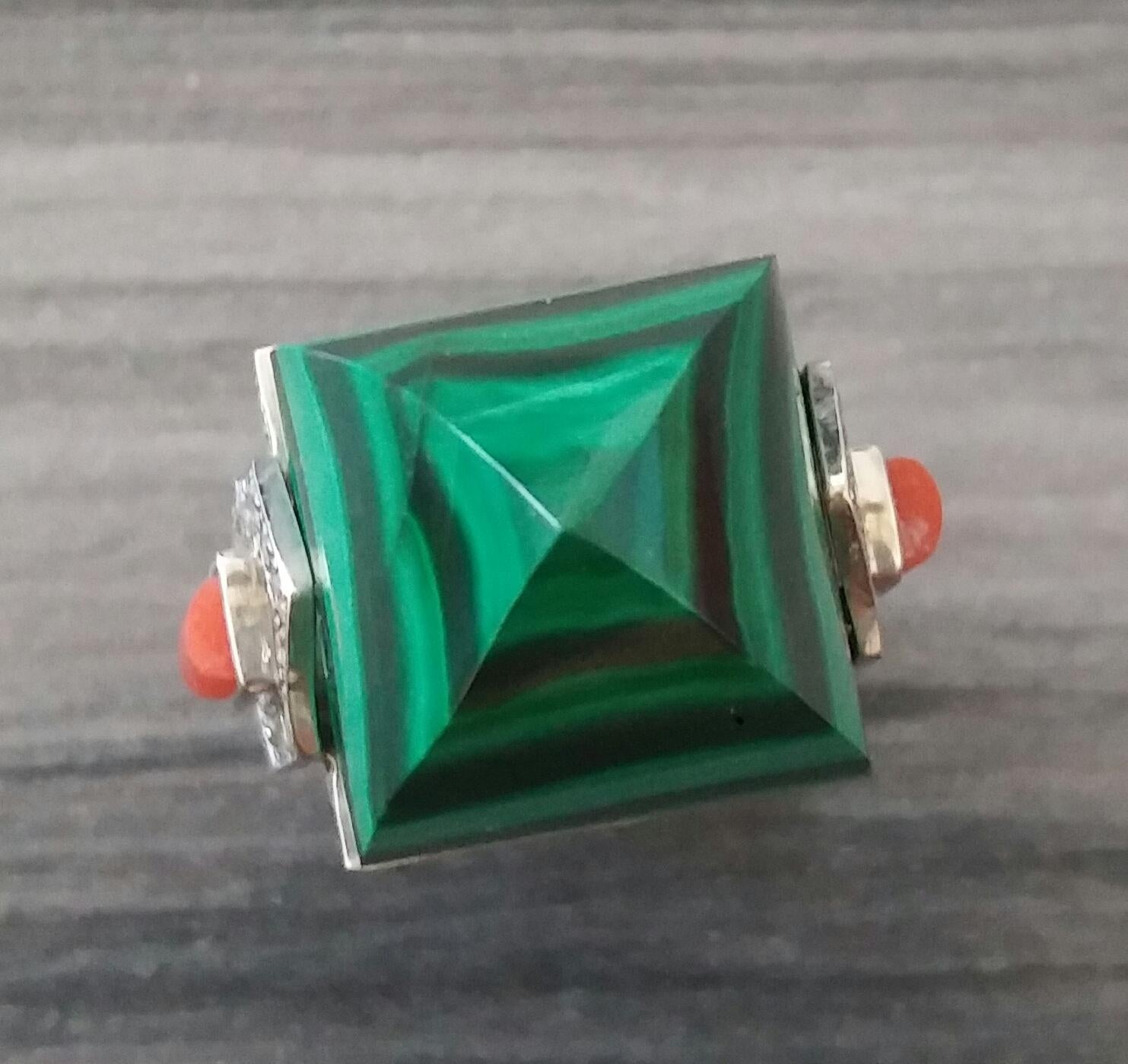 Art Deco Style 14K Solid Gold Diamonds 50 Carat Malachite Pyramid Cocktail Ring For Sale 1