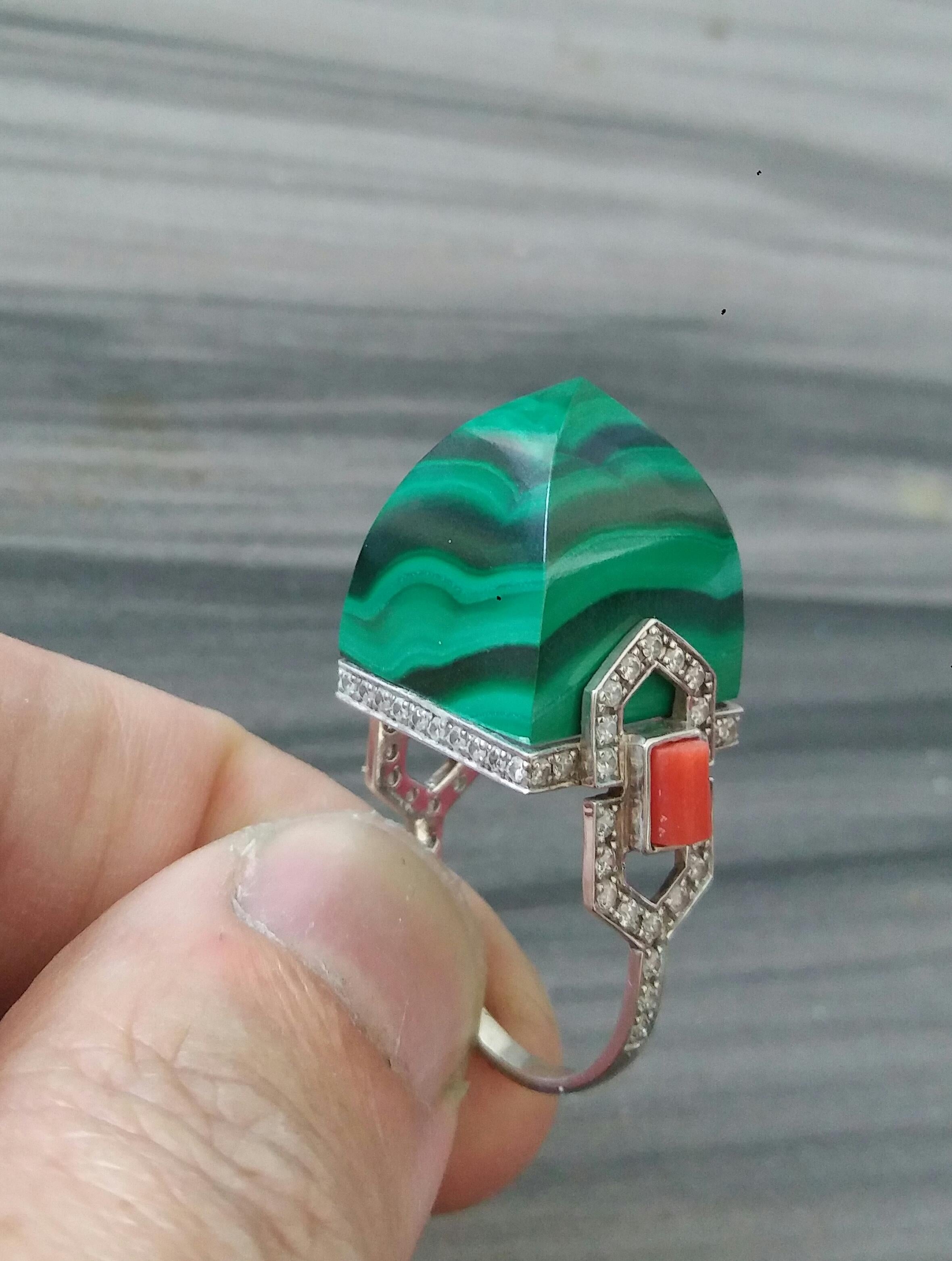 Art Deco Style 14K Solid Gold Diamonds 50 Carat Malachite Pyramid Cocktail Ring For Sale 3