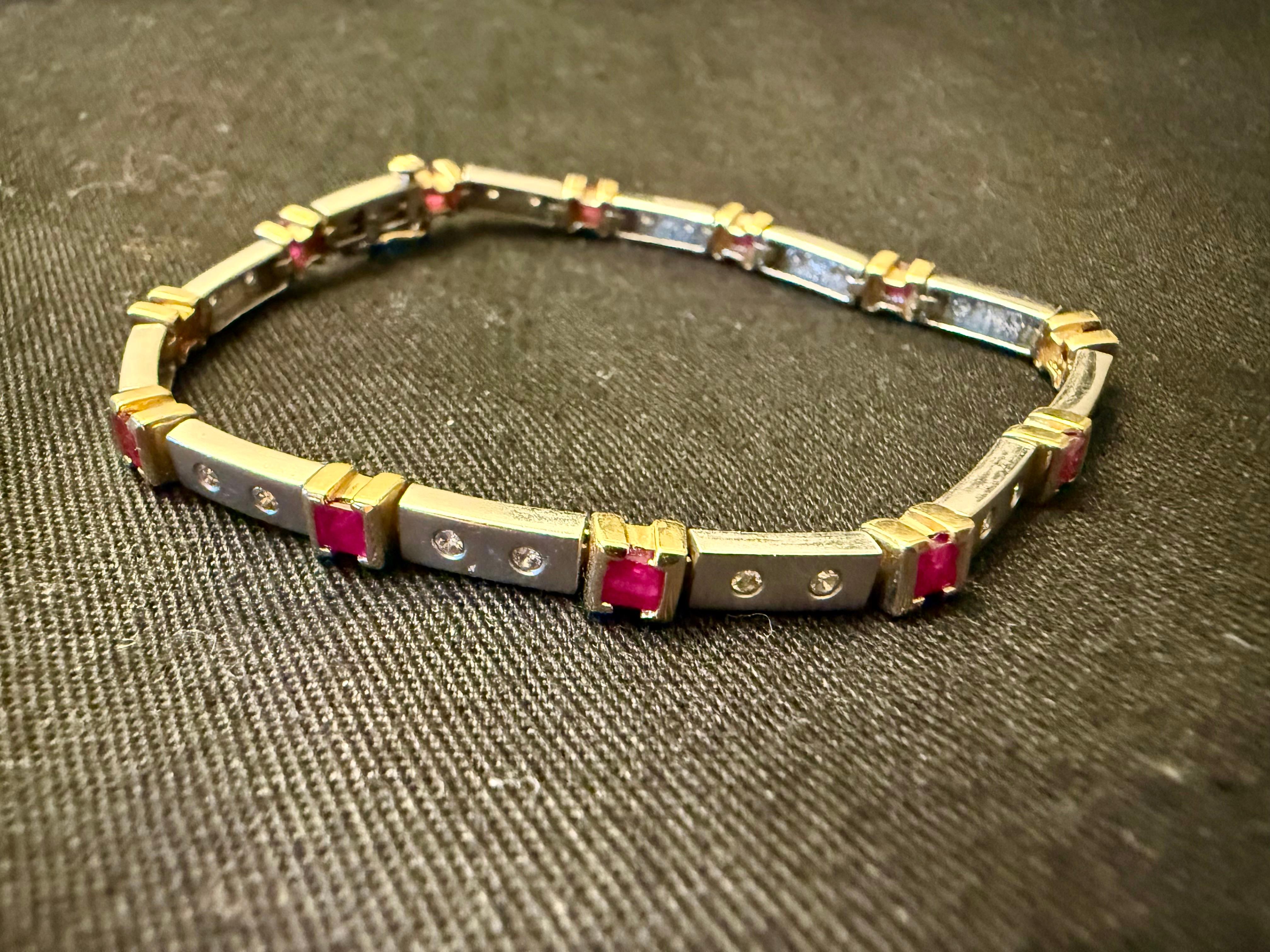 Art Déco Stile Art Deco  Bracciale in oro bianco 14K con rubini e diamanti in vendita