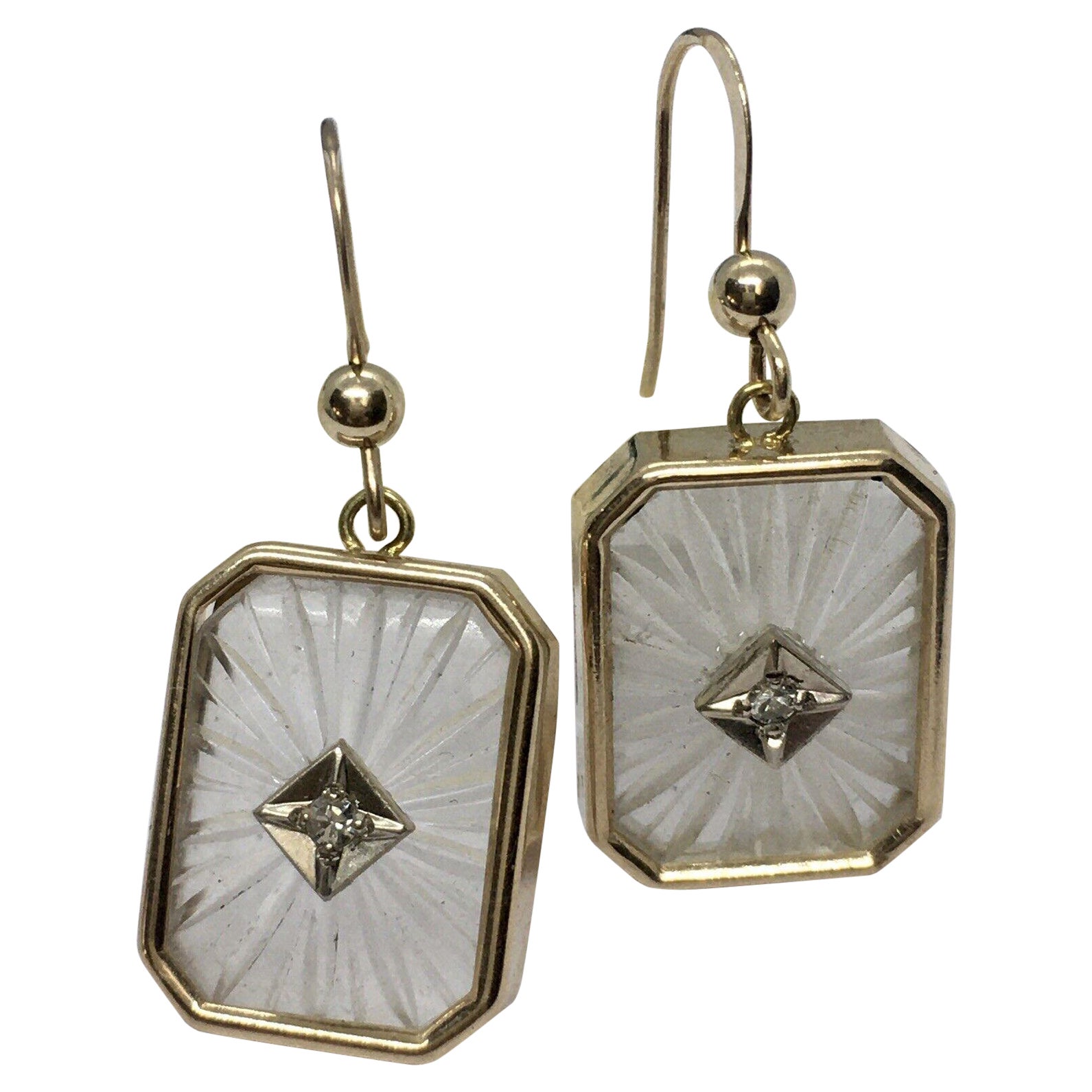 Art Deco Stil 14k Gelbgold Camphor-Glas-Diamant-Ohrringe im Art déco-Stil