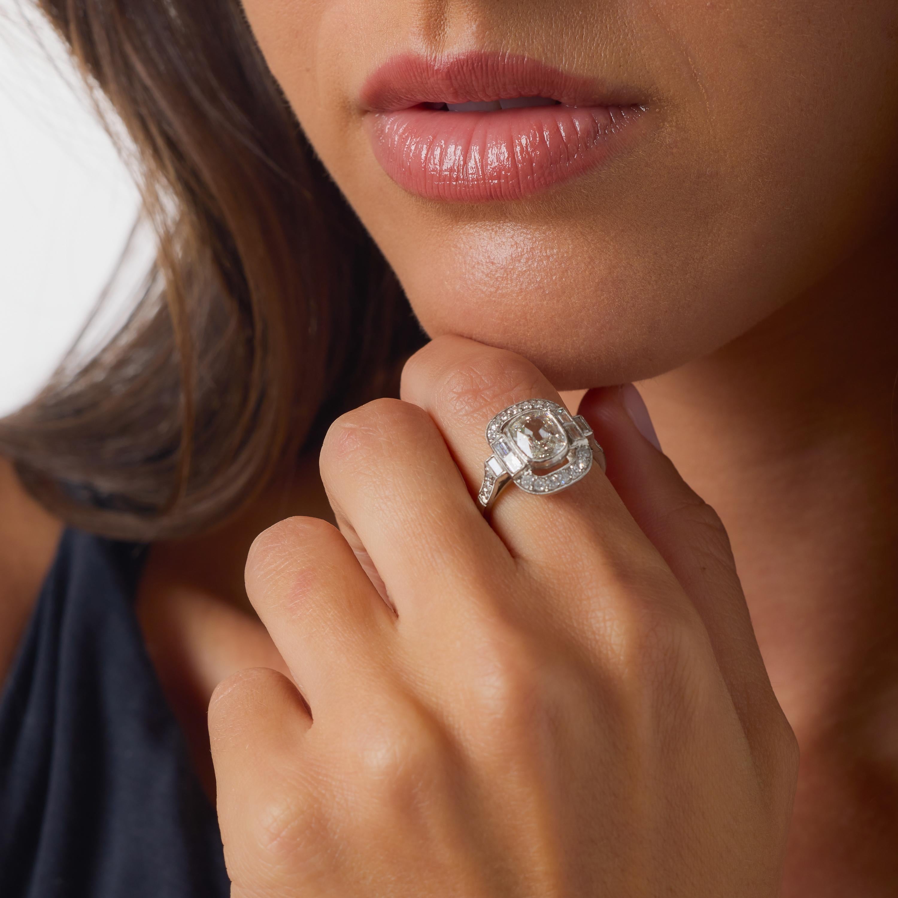 Art Deco style 1.51 carat GIA cushion cut diamond platinum engagement ring (Kissenschliff) im Angebot