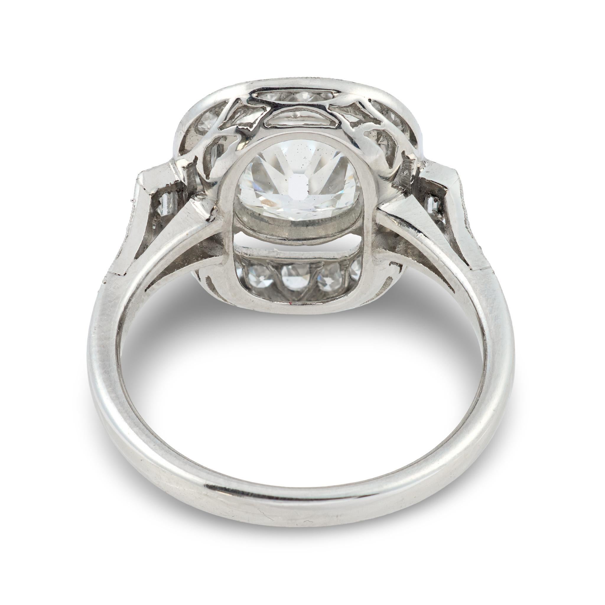 Art Deco style 1.51 carat GIA cushion cut diamond platinum engagement ring Damen im Angebot