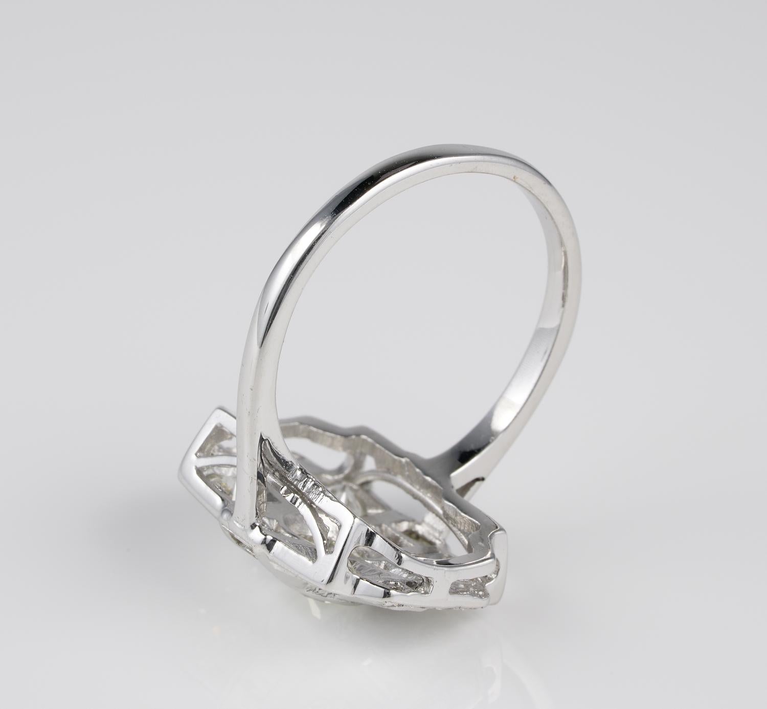 Art Deco Style 1.60 Ct Diamond Dazzling Dinner Ring In Good Condition For Sale In Napoli, IT