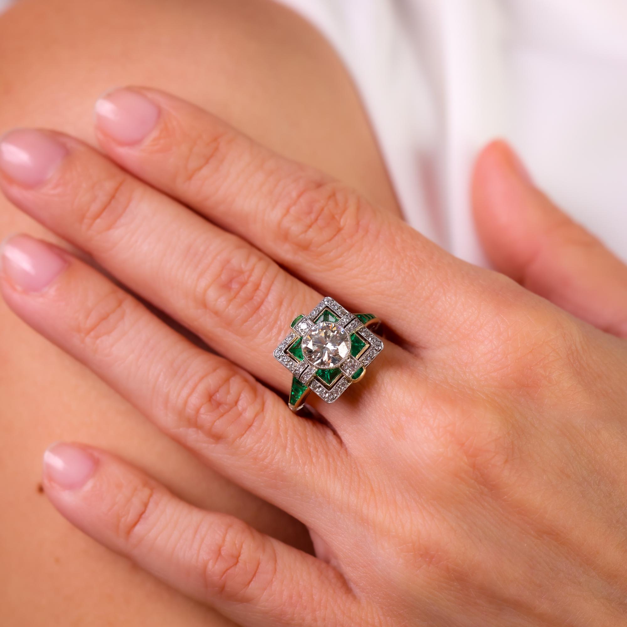 Taglio antico europeo Anello quadrato in platino con diamante e smeraldo da 1,64 carati in stile Art Deco in vendita