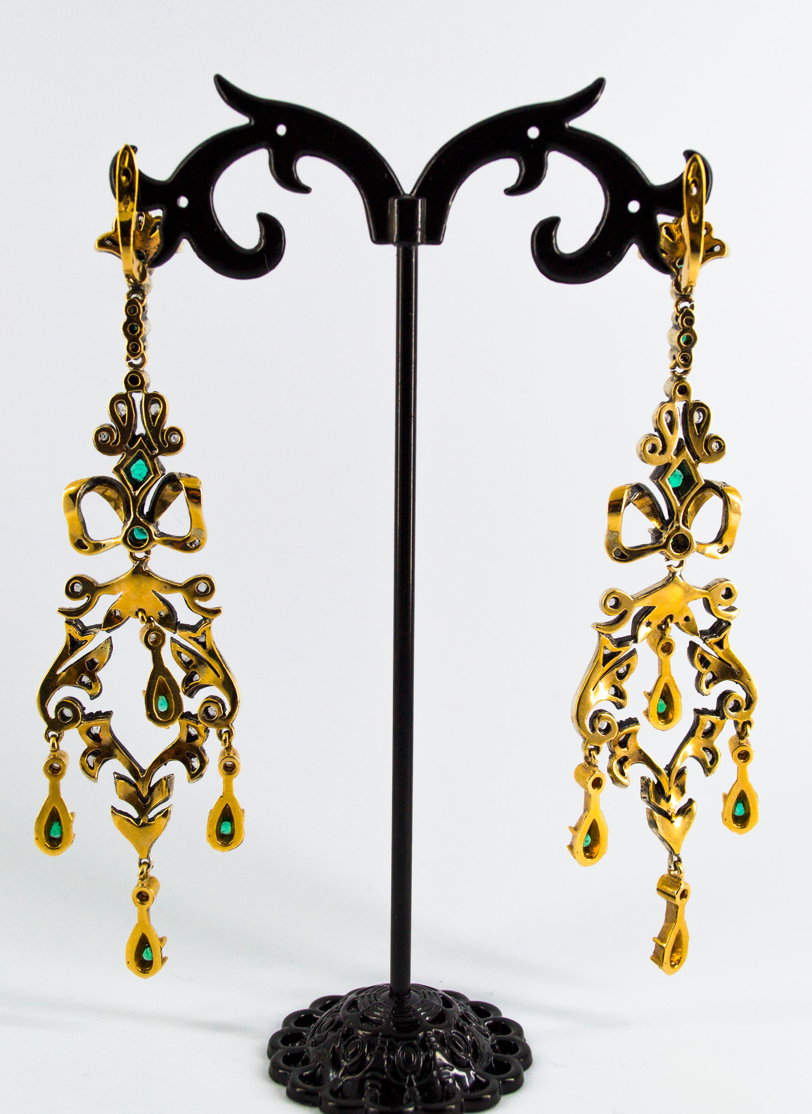 Orecchini a leva in oro giallo con smeraldo e diamante bianco da 1.70 carati in stile Art Deco in vendita 2