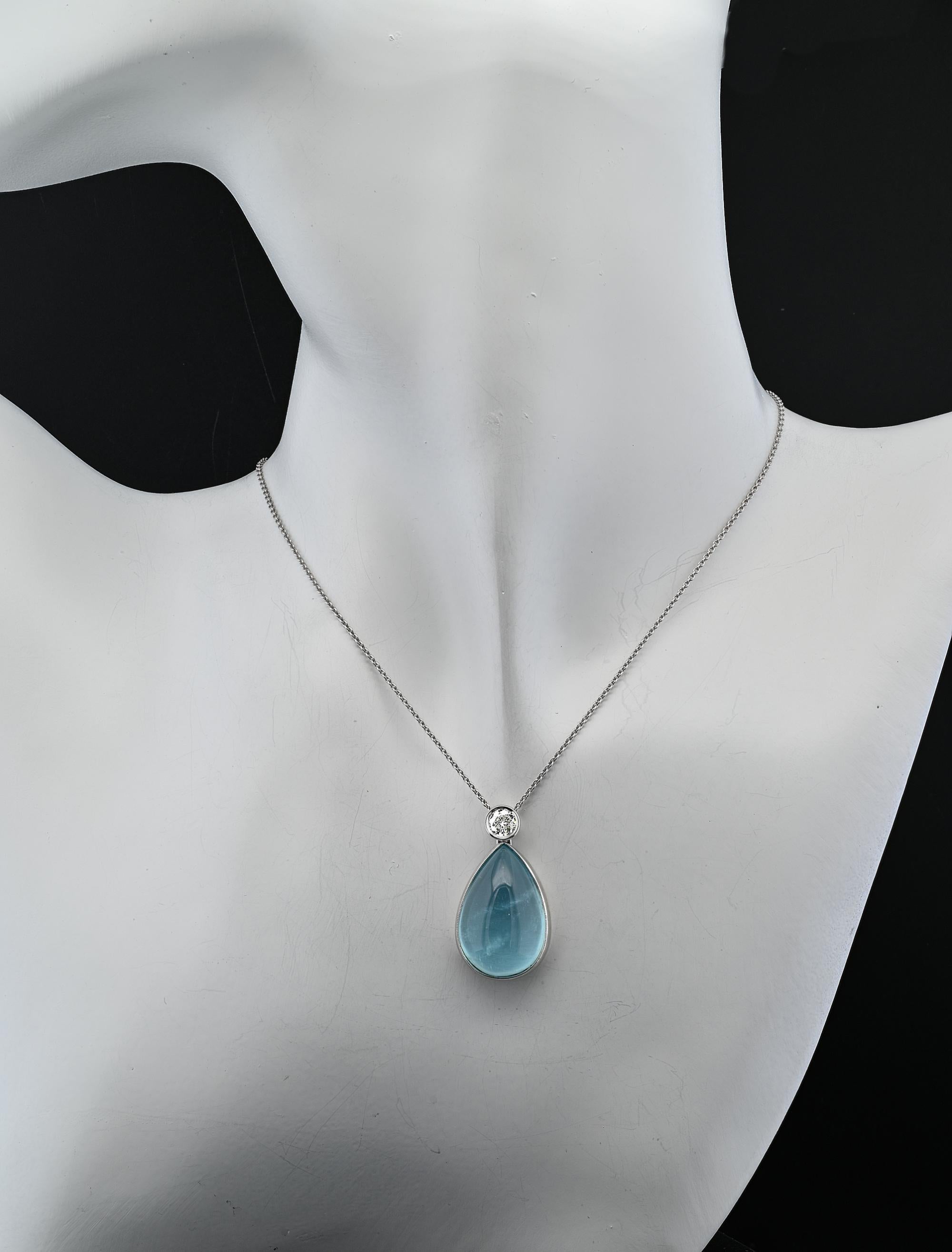 Art Deco Style 17.80 Ct Natural Aquamarine Diamond Drop Pendant 18 KT For Sale 2