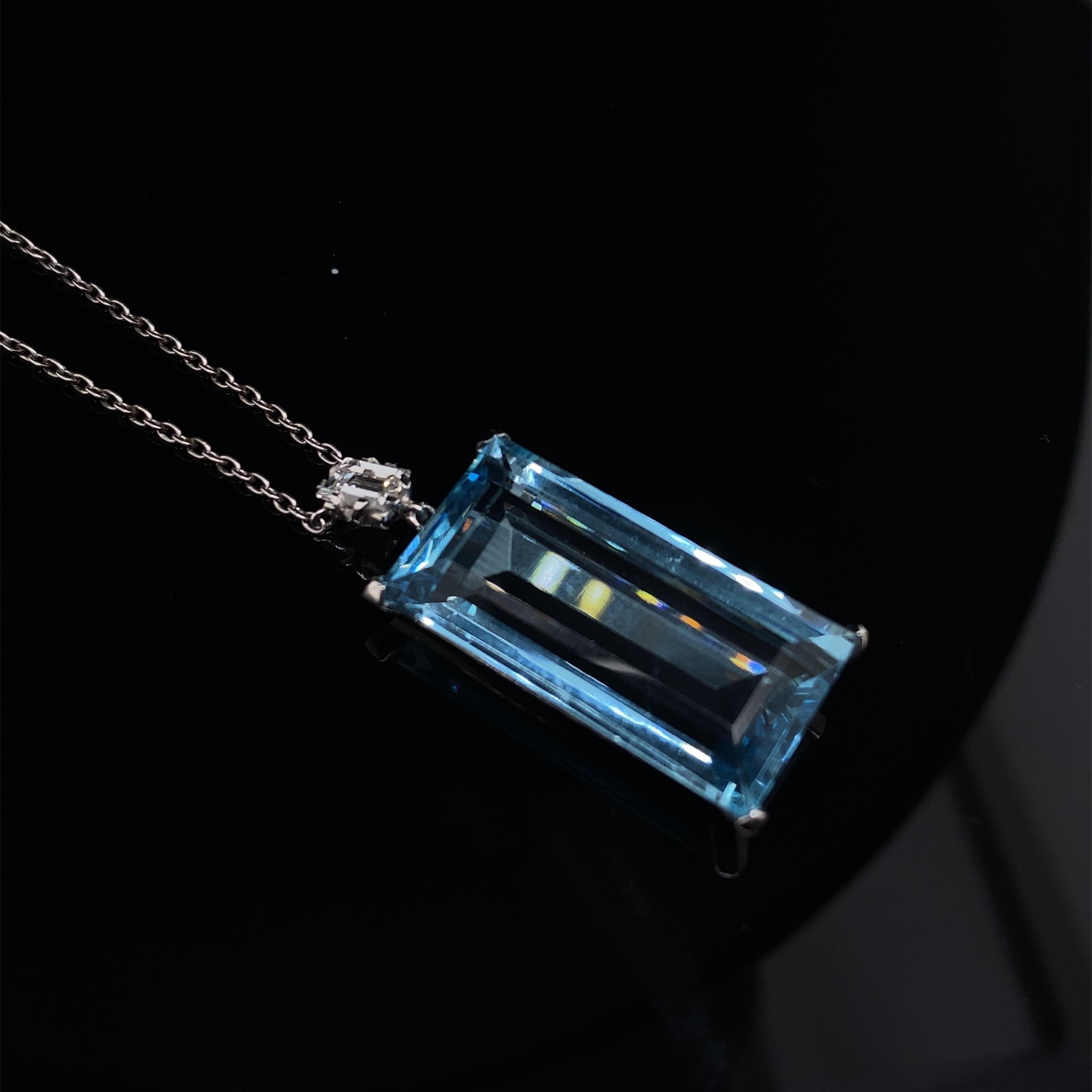 Art Deco style 17ct aquamarine and diamond pendant set in 18 karat white gold.

This unusual necklace is predominantly set with a bright blue aquamarine, assessed by us as 17 carats approximately. The aquamarine is mounted in a discreet yet secure 4