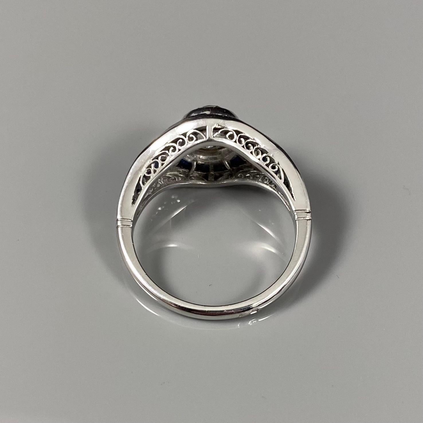 Women's or Men's Art Deco Style 1.8 Carat Old Mine Cut Diamond Sapphire Engagement Ring Platinum