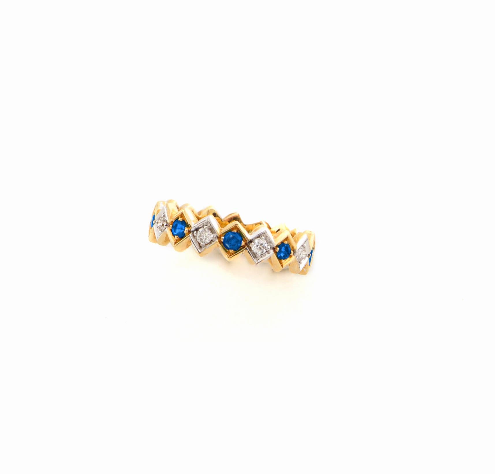 Brilliant Cut 0.20 Karat Blue Sapphire 0.10 Karat White Diamond 18K Gold Unisex Band Ring For Sale