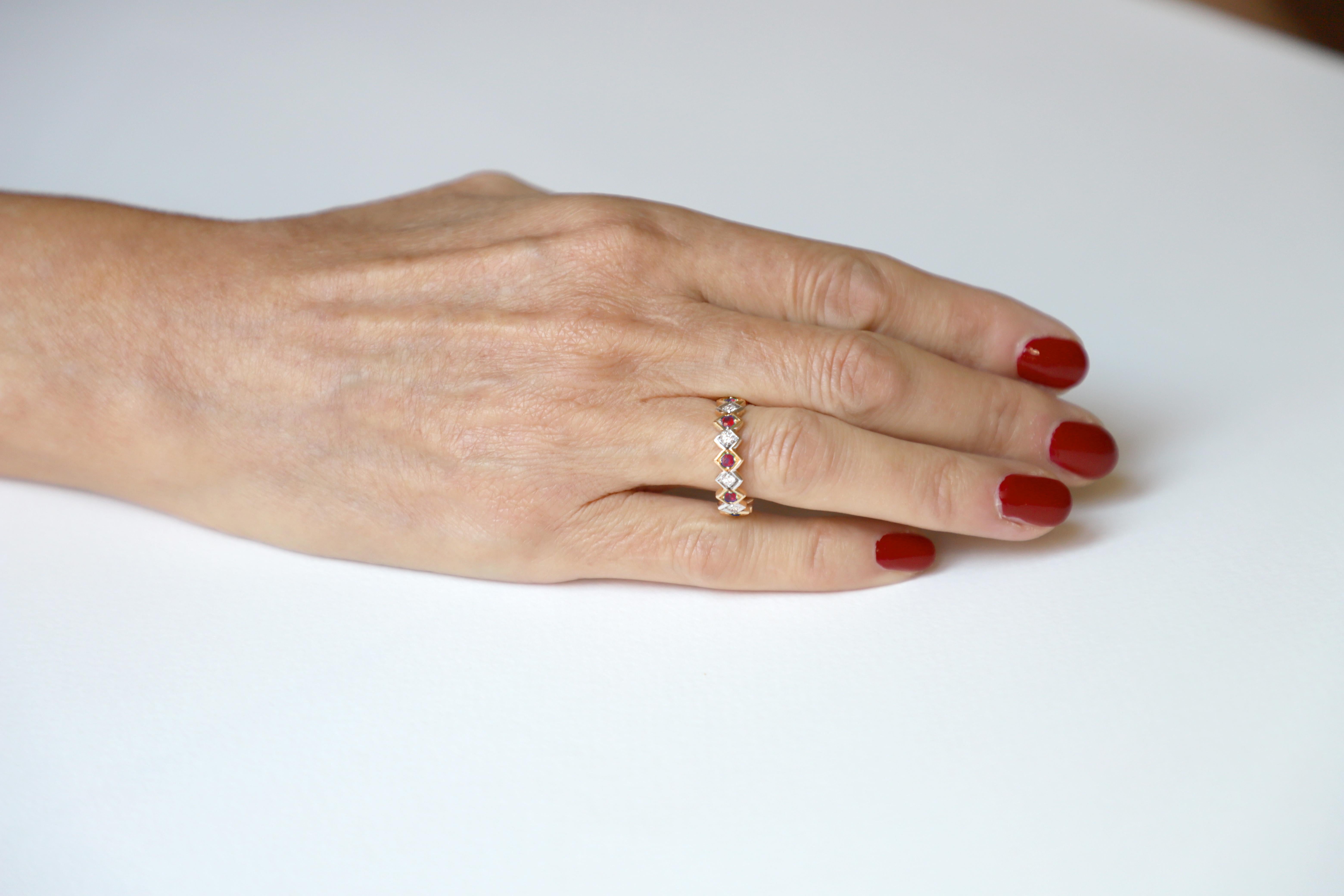Women's Art Deco Style 18 Karat Gold 0.18 Karat Ruby 0.08 Karat White Diamonds Ring For Sale