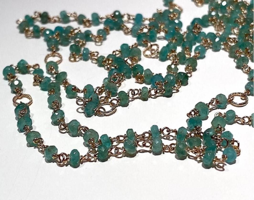 Women's Art Deco Style 18 Karat Gold 45 Karat Emeralds Twisted Chain Beaded Necklace For Sale