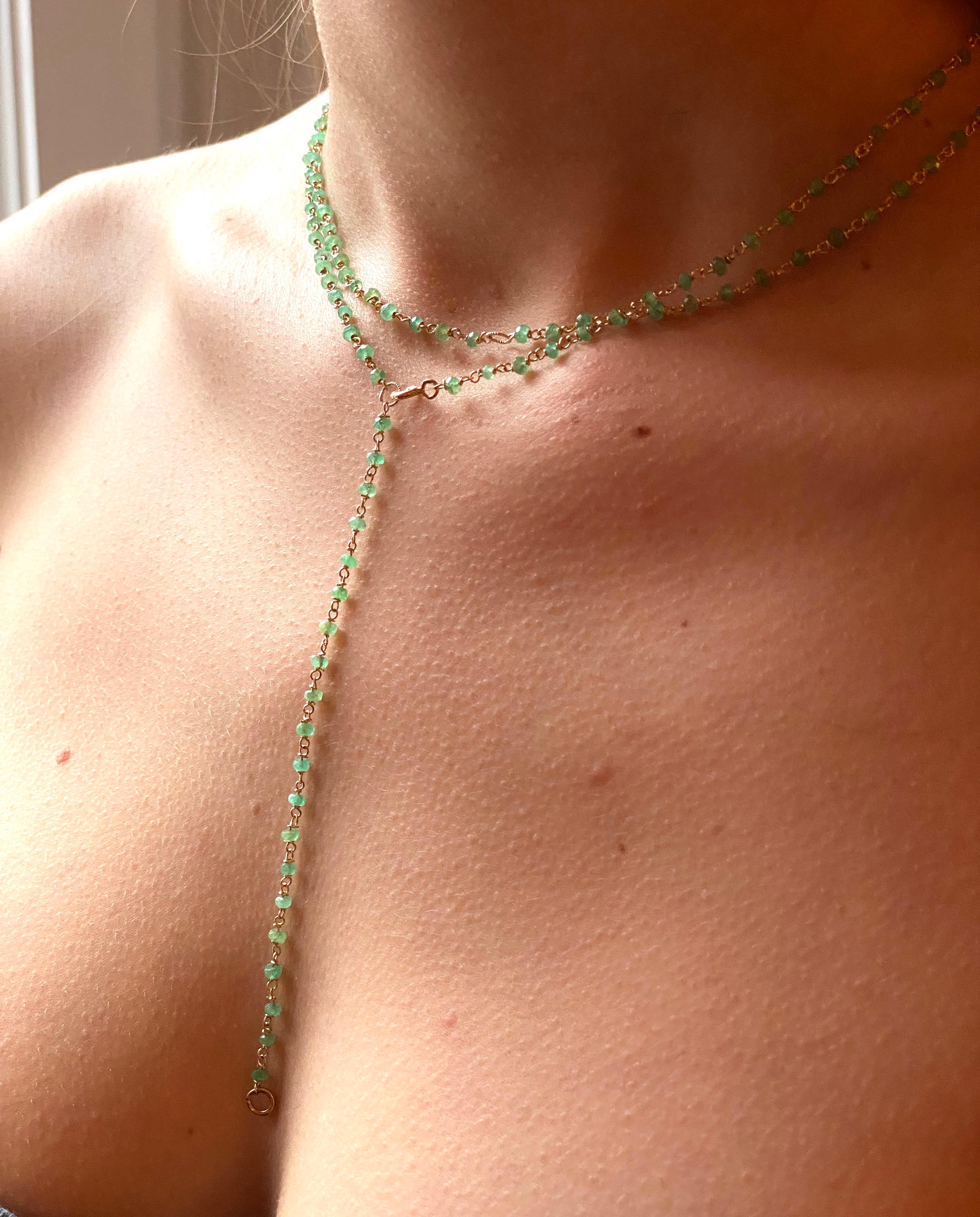 Collana Lariat-Stile in oro giallo 18k con smeraldi 30ct e catena ritorta con perline in vendita 2