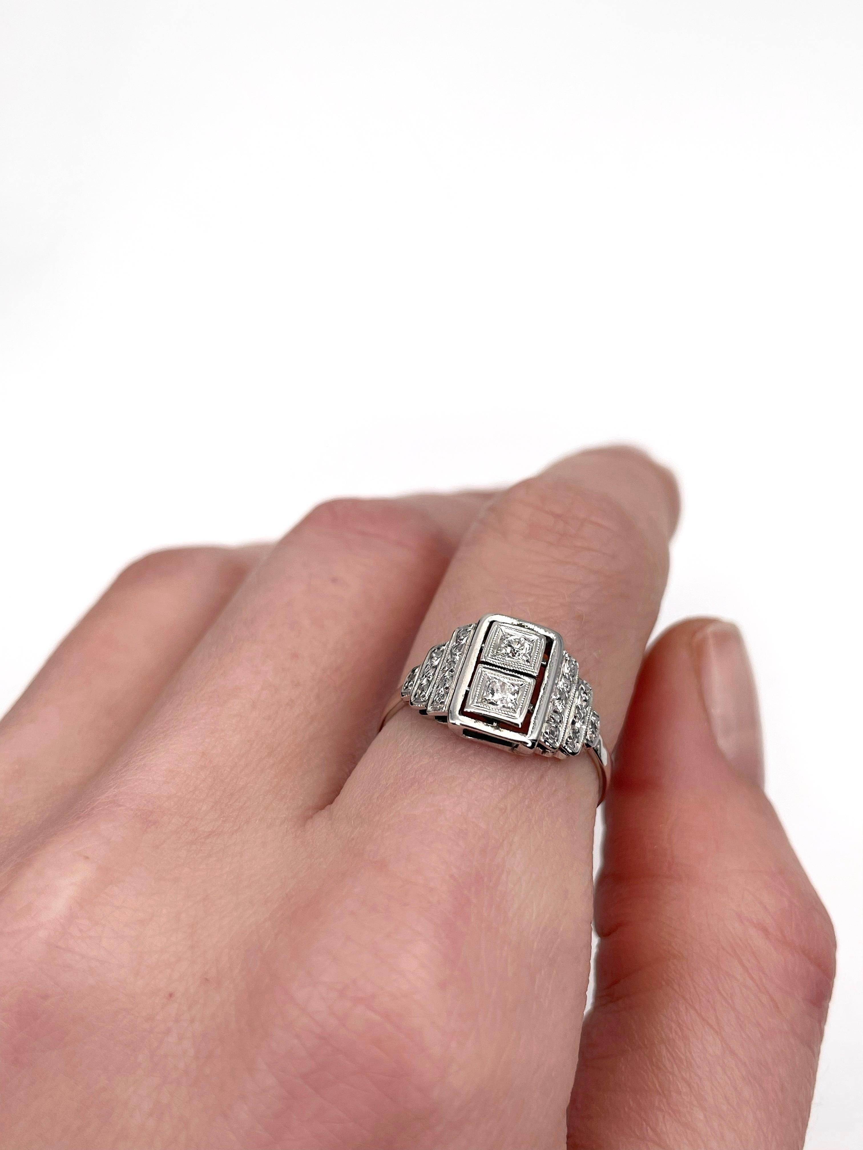 Vertikaler Ring im Art-déco-Stil aus 18 Karat Gold mit 0,11 Karat Diamanten im Altschliff und zwei Steinen Damen im Angebot