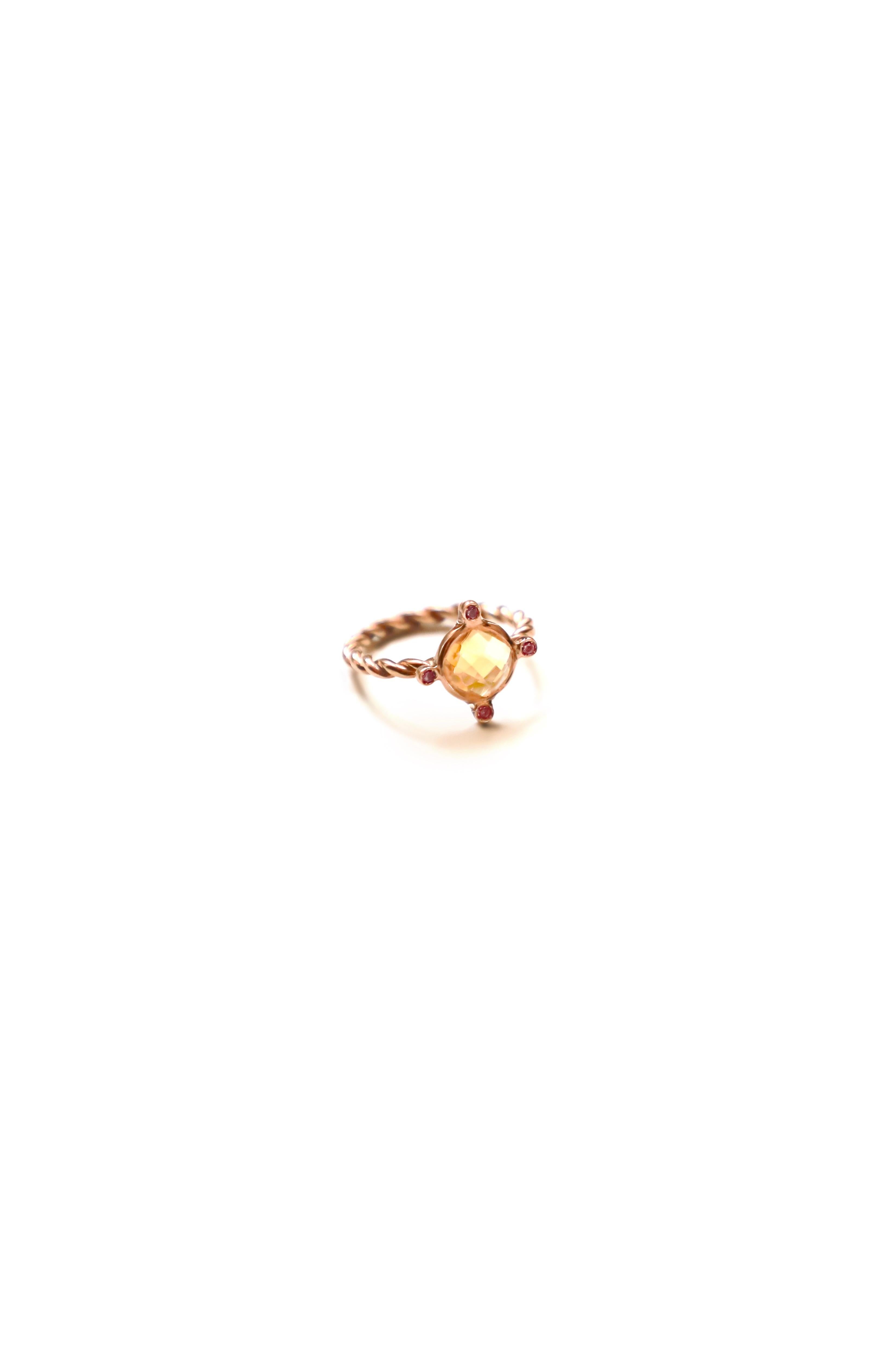 Art Deco Style 18K Yellow Gold Citrine 0, 04 Karat Rubies Design Ring For Sale 5