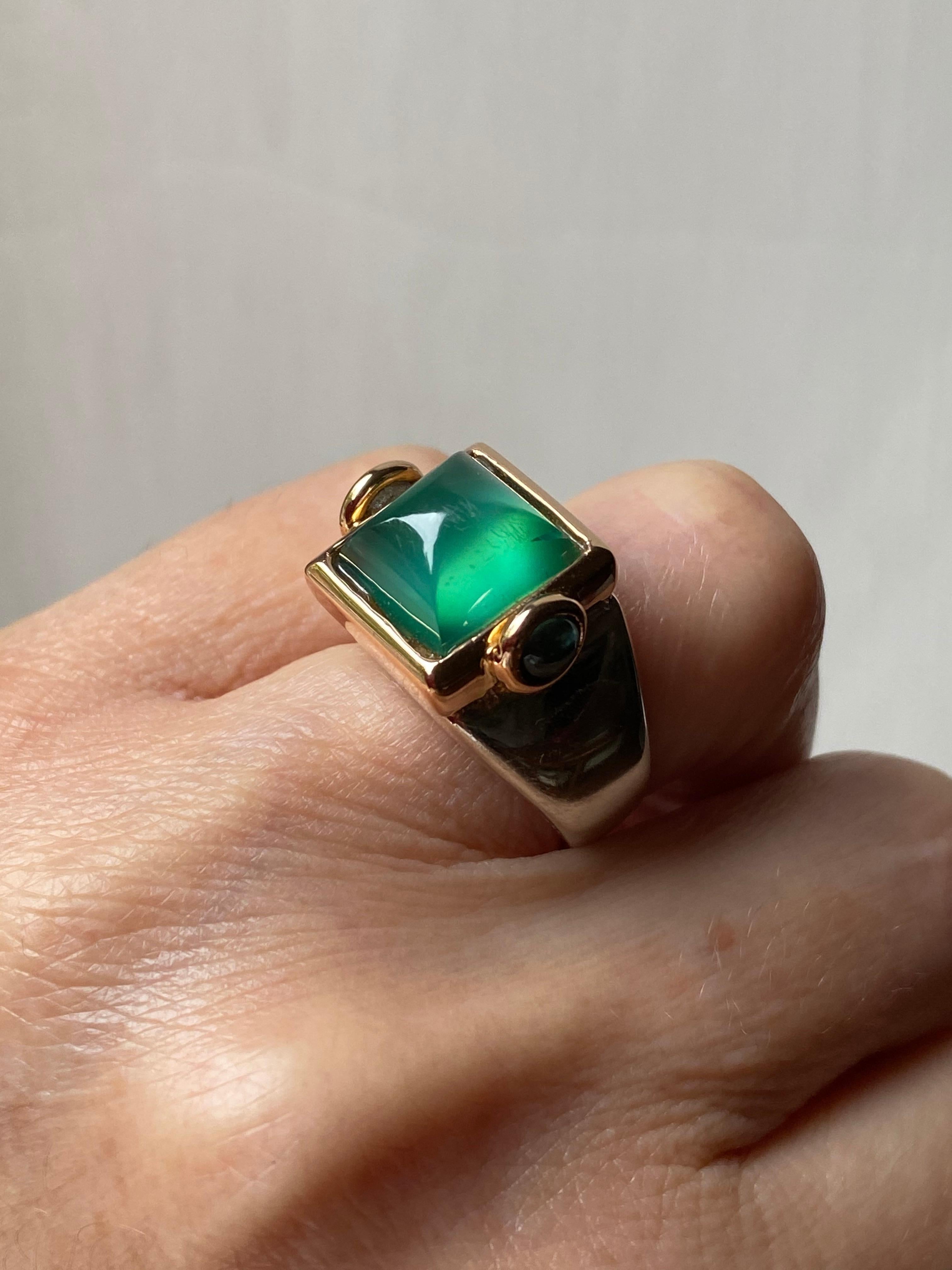 Unisex Art Deco Style 18 Karat Gold Green Agate Tourmaline Design Ring For Sale 4