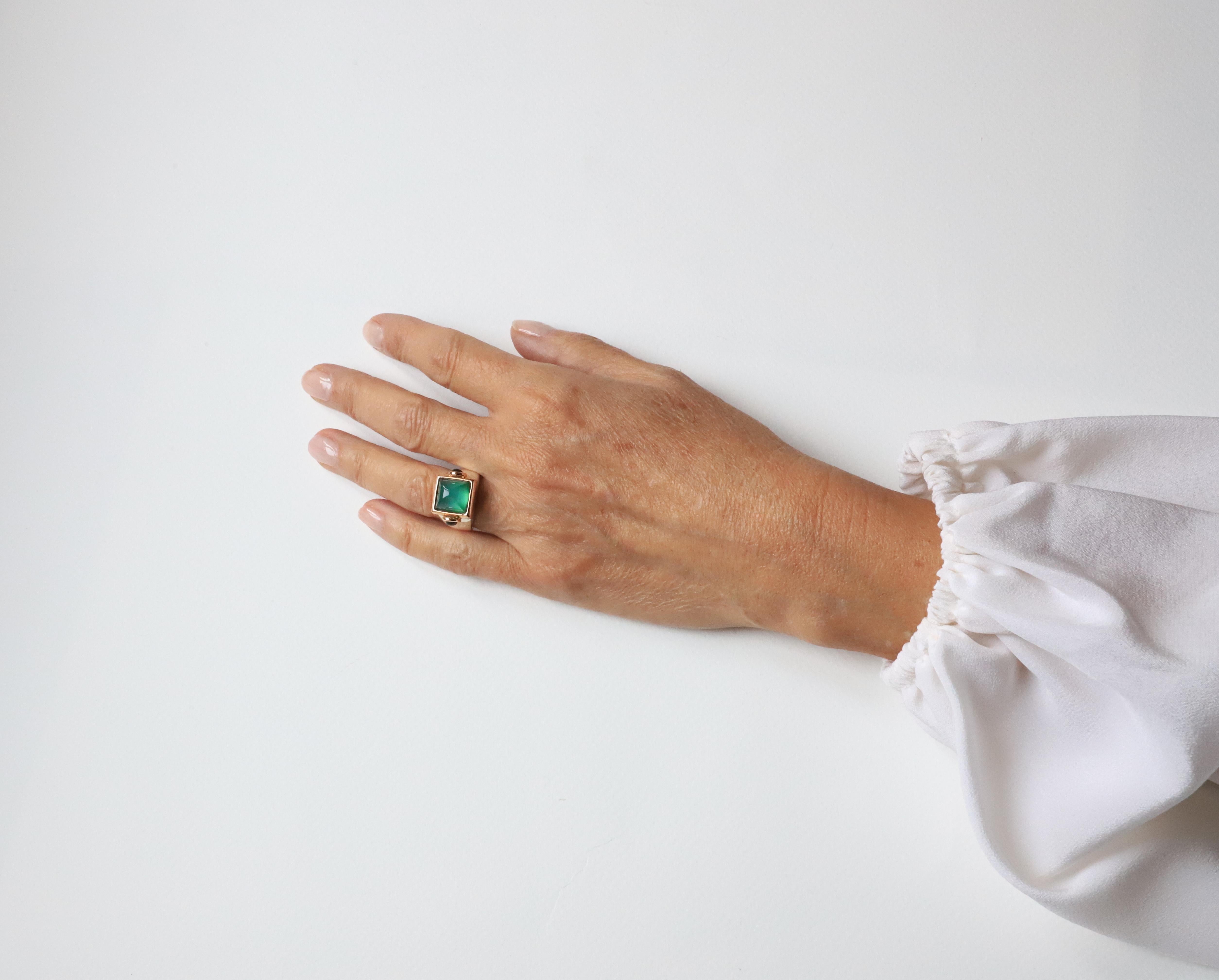 Art Deco Style 18 Karat Yellow Gold Green Agate Tourmaline Cocktail Ring For Sale 2