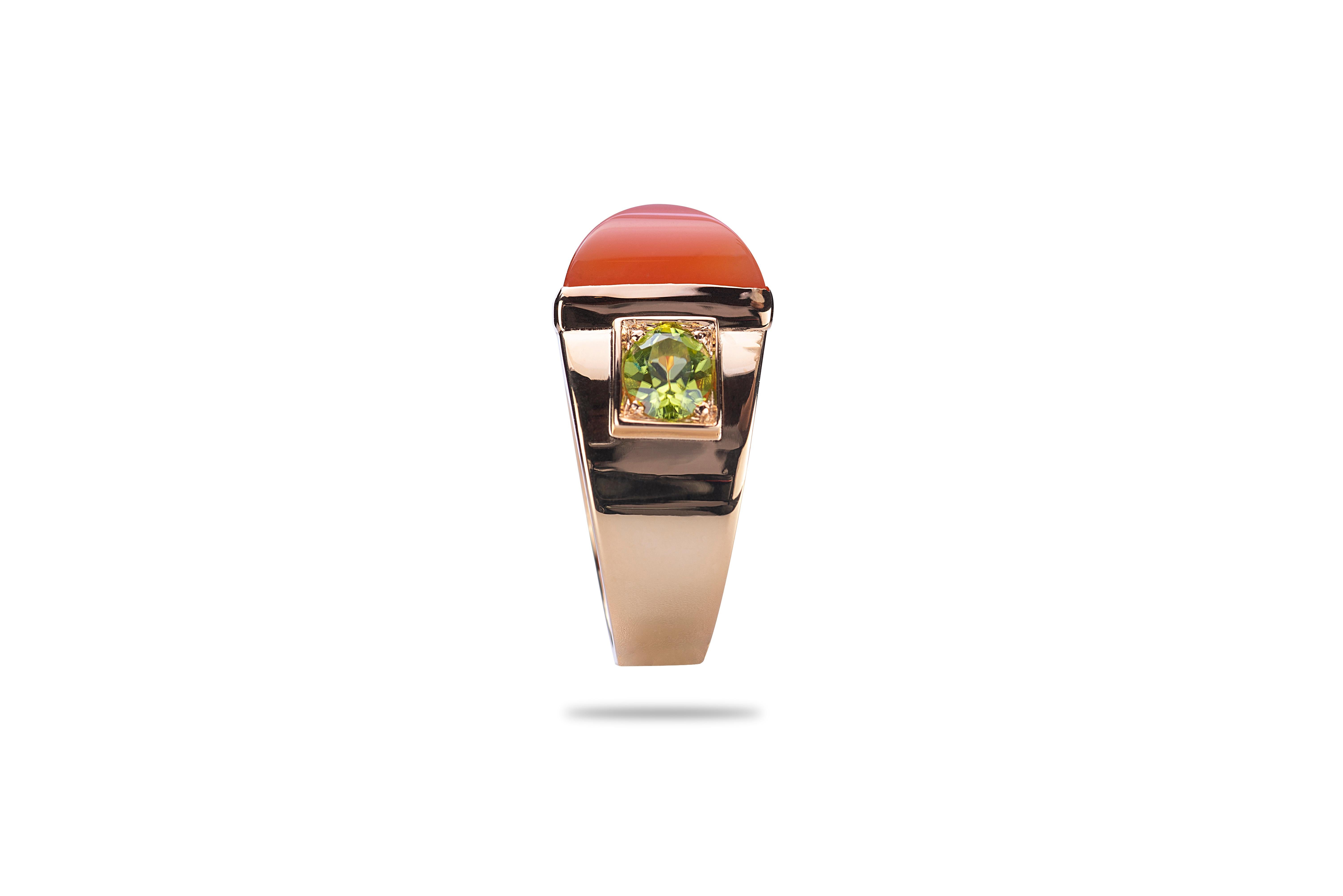Art Deco-Ring aus 18 Karat Gelbgold mit orangefarbenem Karneol-Peridot (Kegel-Cabochon) im Angebot