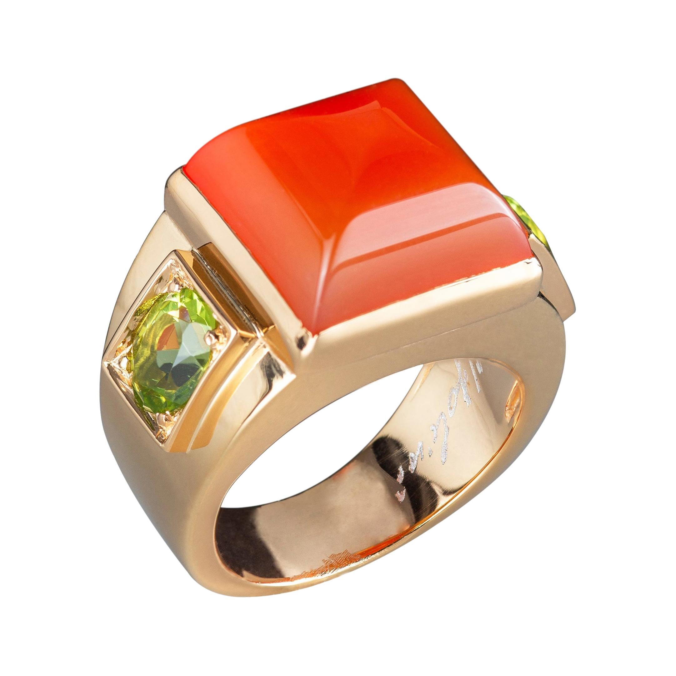 Art Deco Style 18 Karat Yellow Gold Orange Carnelian Peridot Design Ring For Sale