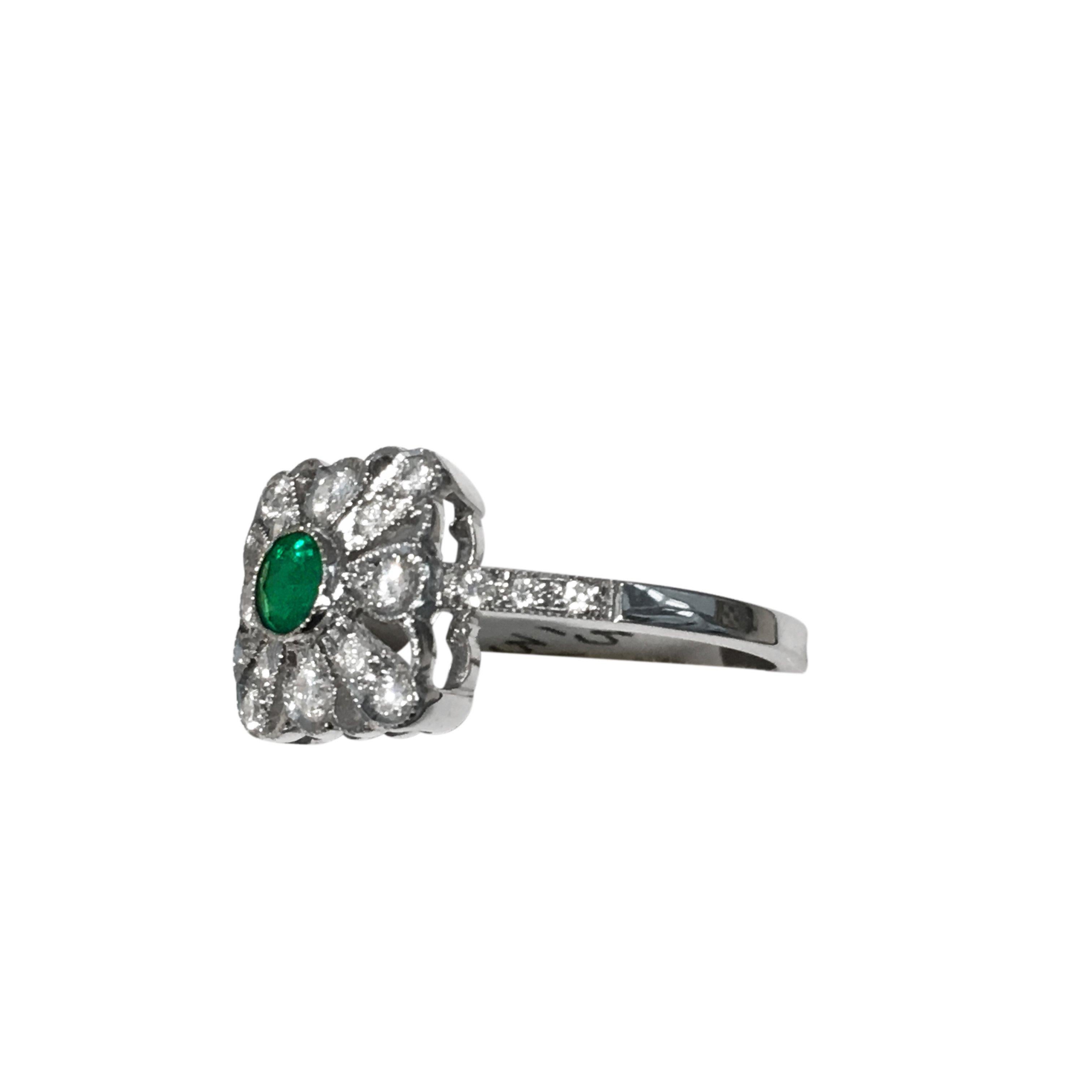 Art Deco Style 18 Carat White Gold Diamond Emerald Engagement Ring In New Condition For Sale In Glasgow, Glasgow