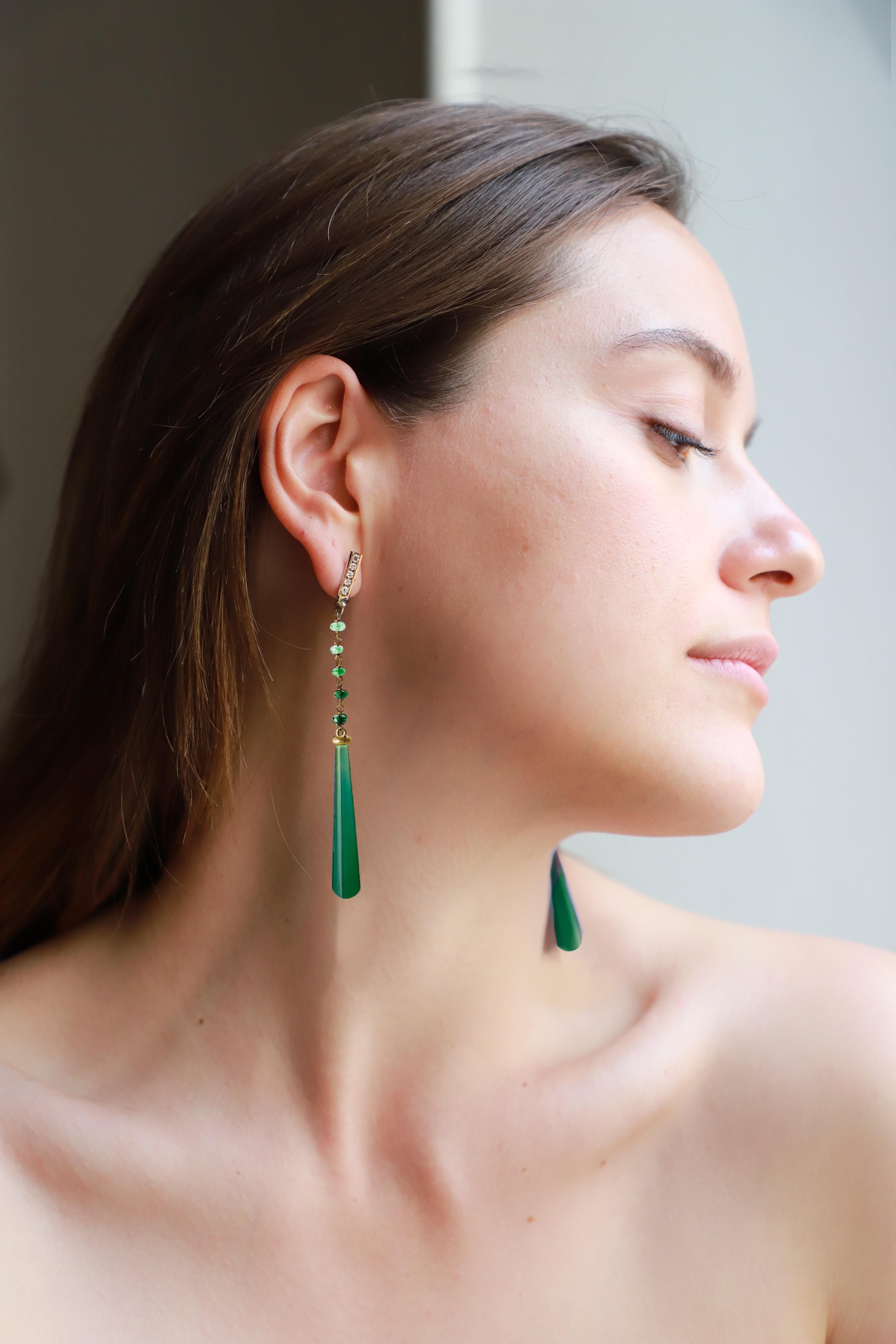 Rossella Ugolini Deco collection, Art Deco Style Green earrings made in 18 karat Gold, 0.30 karat Gray Diamond 0.40 Emerald and Agate Drops Dangle Earrings. 
A geometric shape characterized by its elegant sinuosity, femininity and delicacy. 