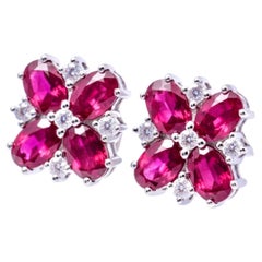 Orecchini a bottone in stile Art Déco in oro 18 carati con rubini e diamanti a grappolo, 4,60 ct