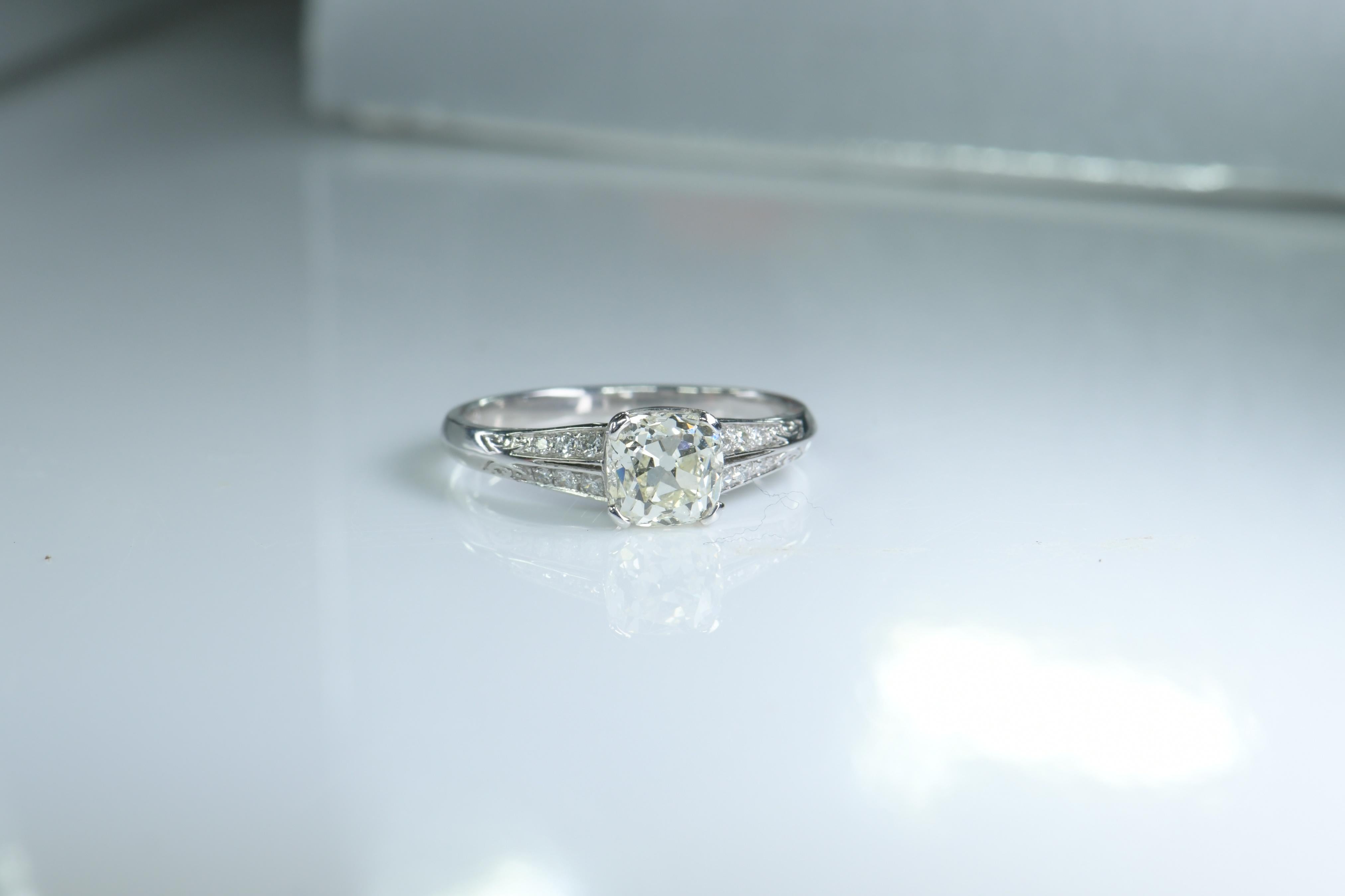 Art Deco Style 18 Karat White Gold and Diamond Solitaire Ring For Sale 1