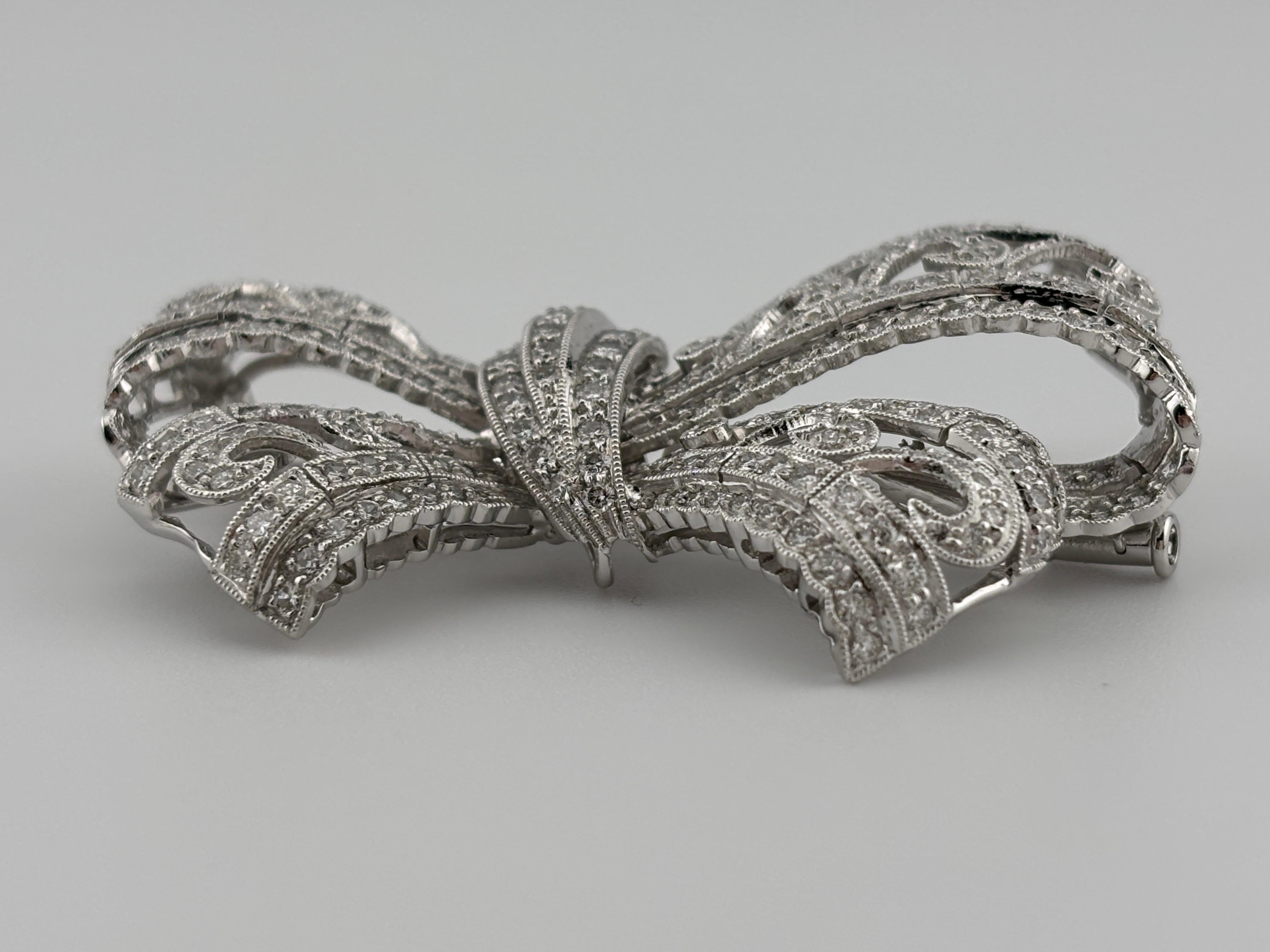 Women's or Men's Art Deco Style 18k White Gold Diamond Bow Brooch For Sale