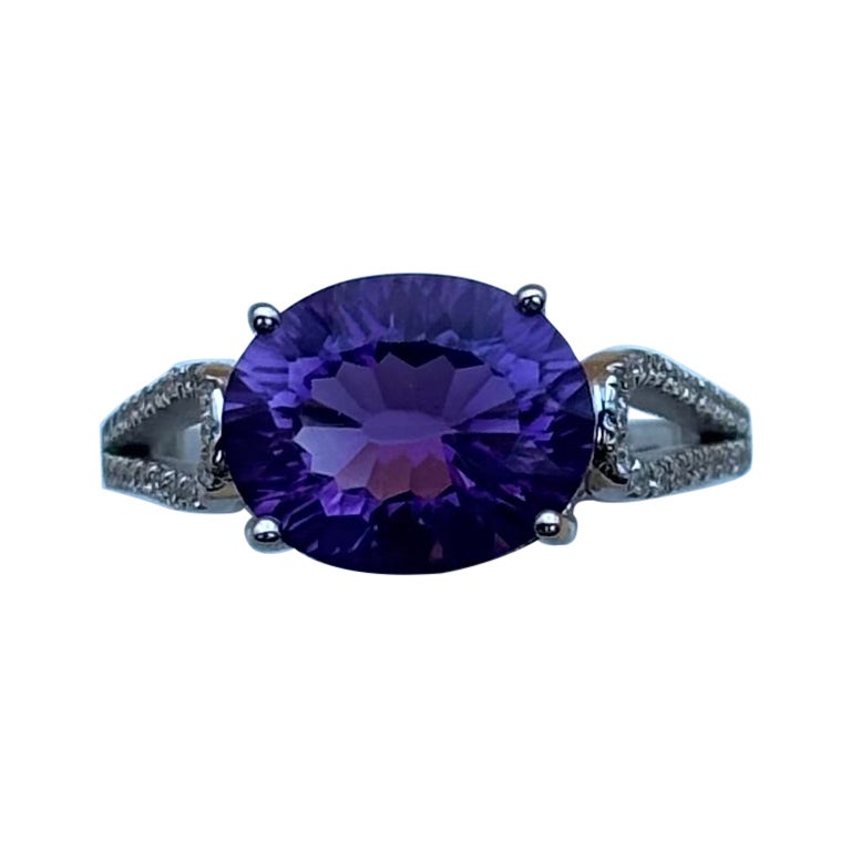 Art Deco Solid 18K White Gold Oval Natural Amethyst & Diamond Cocktail Ring For Sale