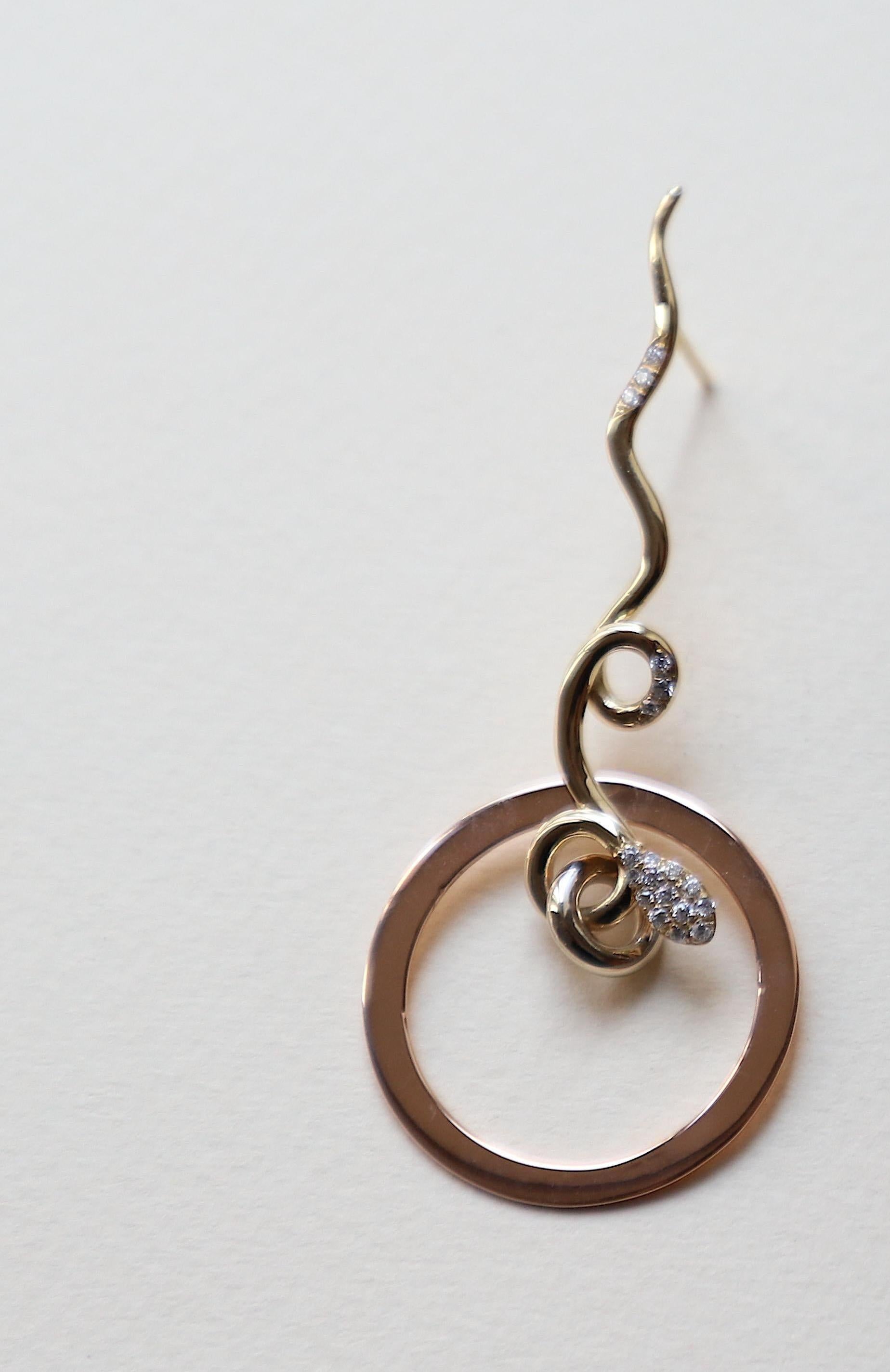 18 Karat Gold-Schlangenanhänger im Art-déco-Stil mit 0,20 Karat weißen Diamanten  Ohrringe (Art déco) im Angebot