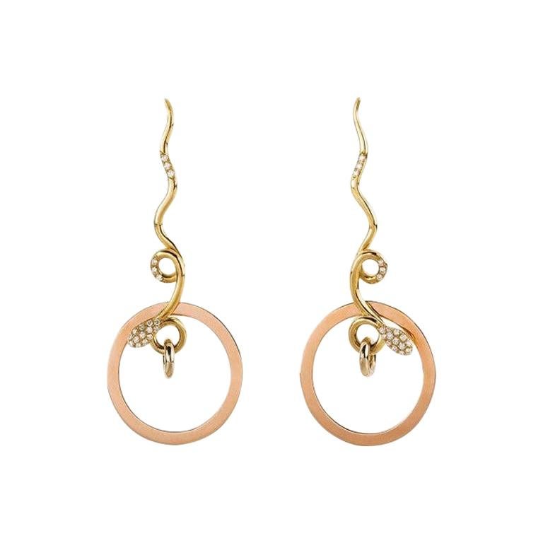 Donna Serpente in stile Art Deco in oro 18 carati e diamanti bianchi da 0,20 carati  Orecchini in vendita