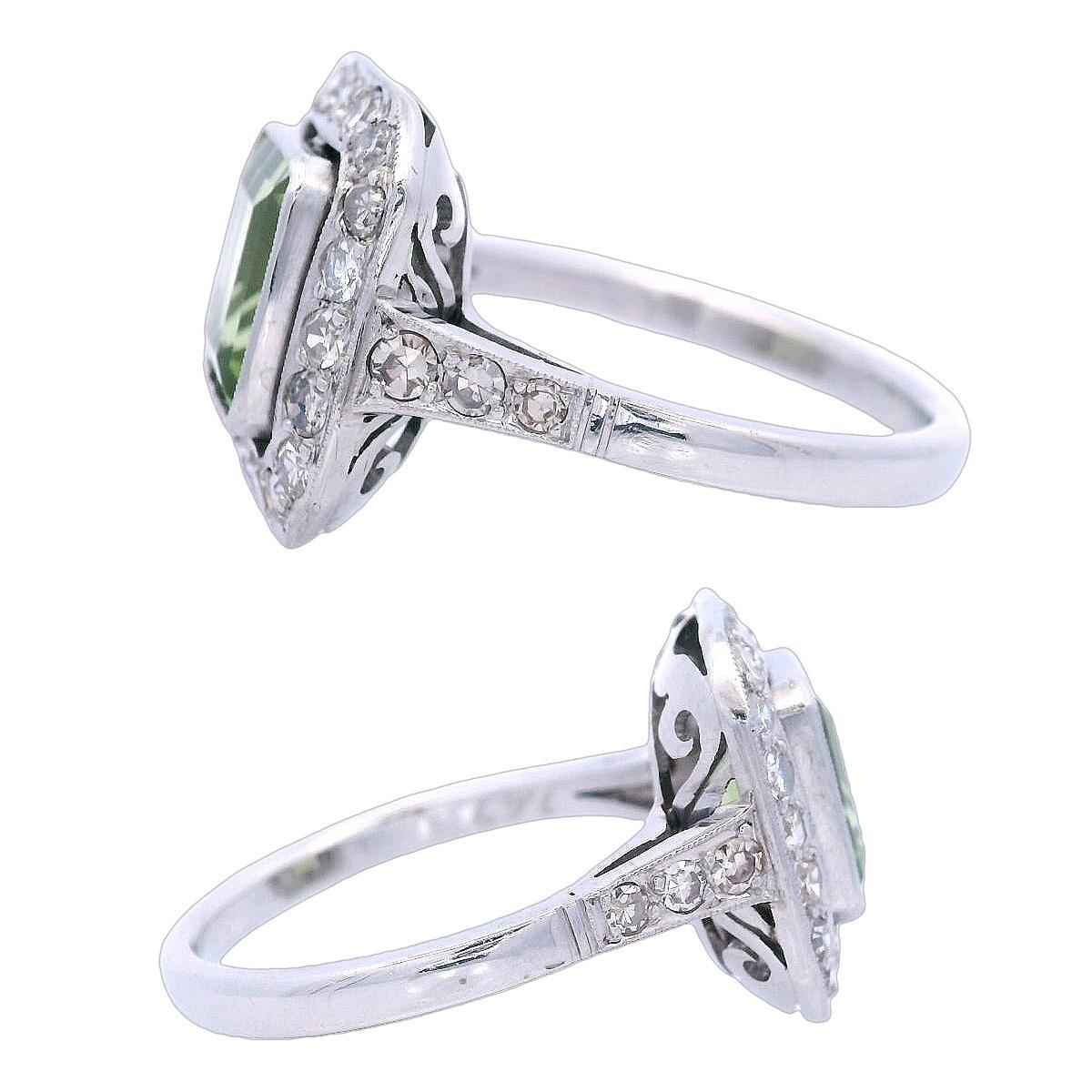 Art Deco style 1990 Platinum Cocktail Ring with Peridot and Diamonds In Excellent Condition For Sale In Aventura, FL